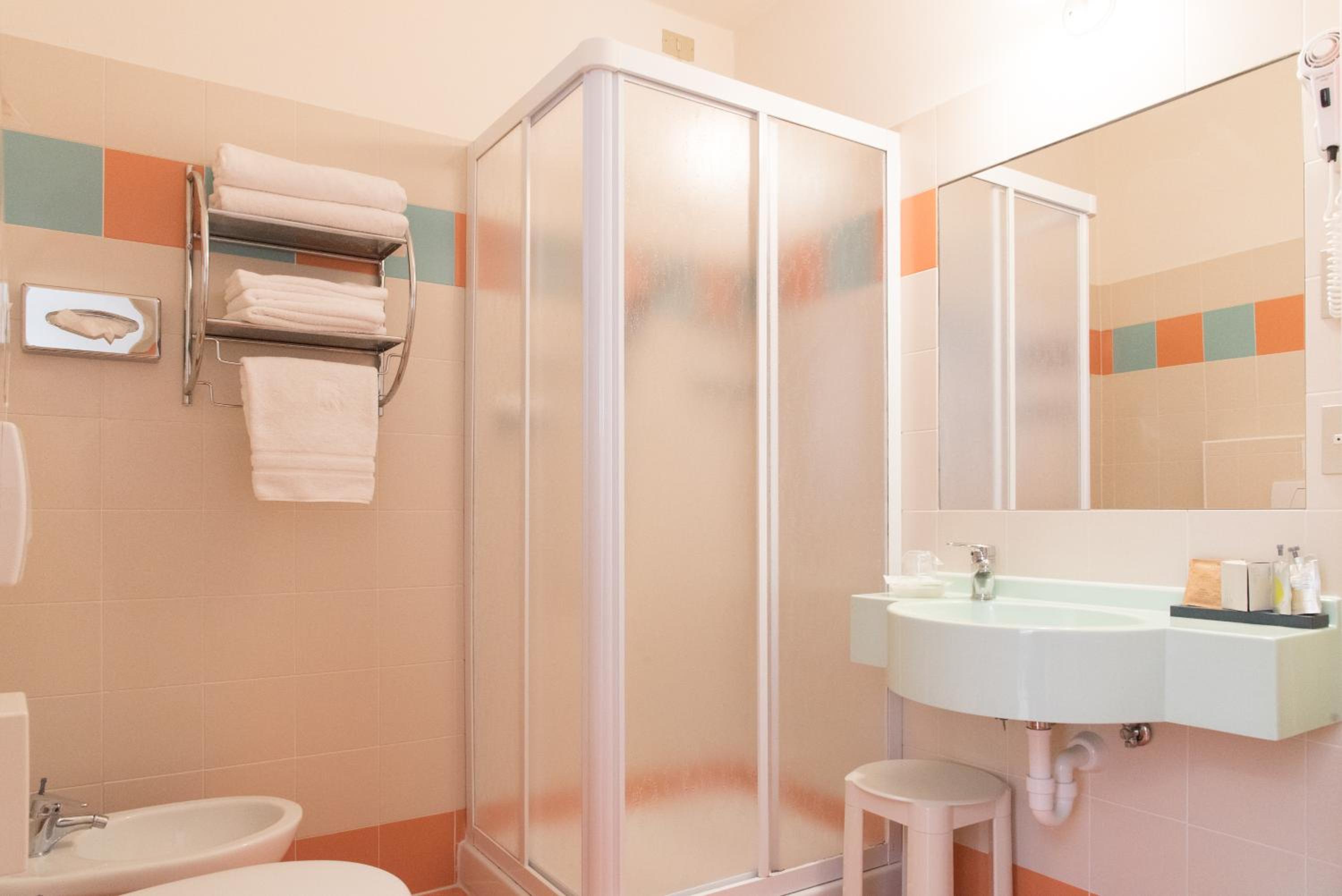 Double or Twin Room - Photo 22