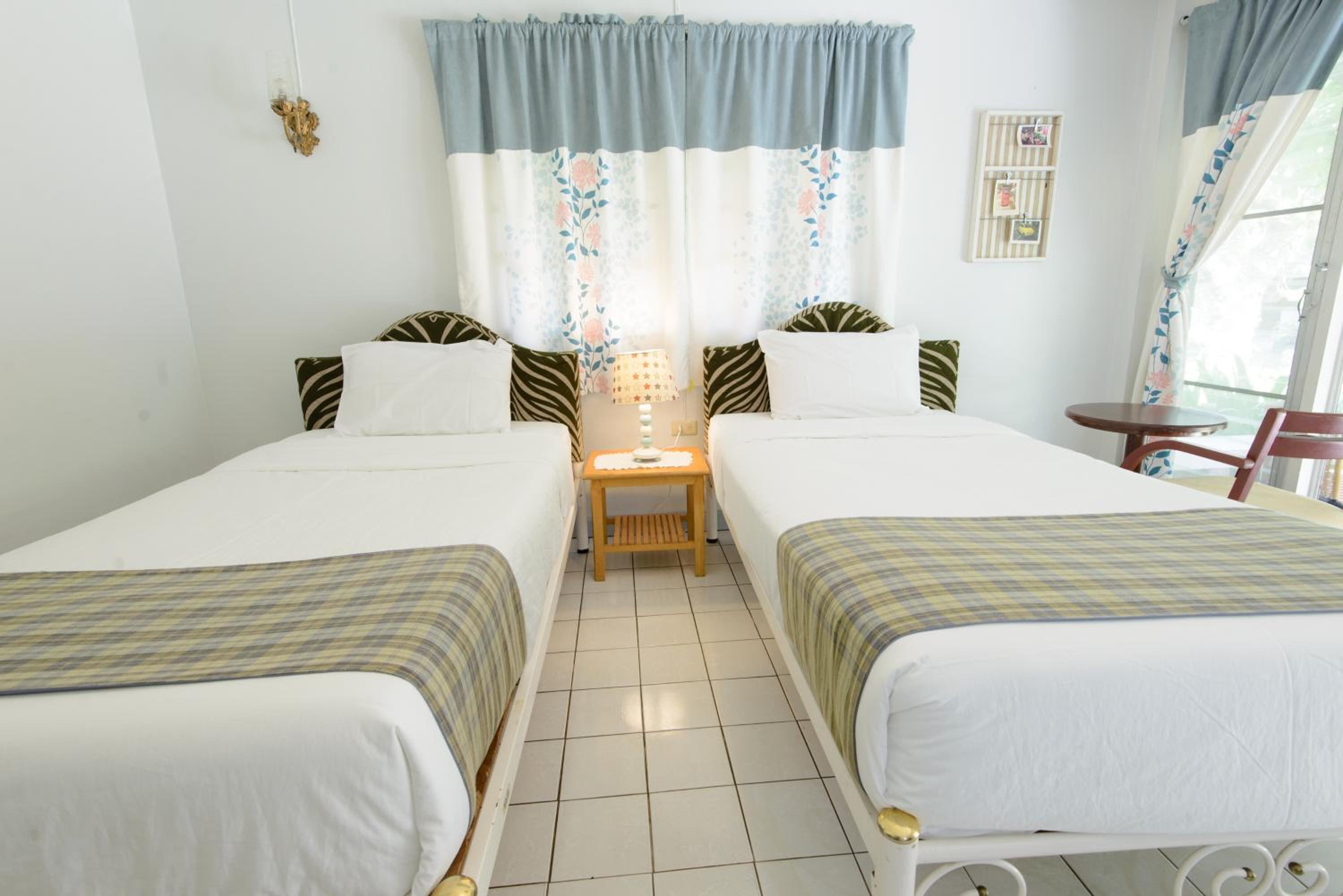 Two-Bedroom House - Photo 15