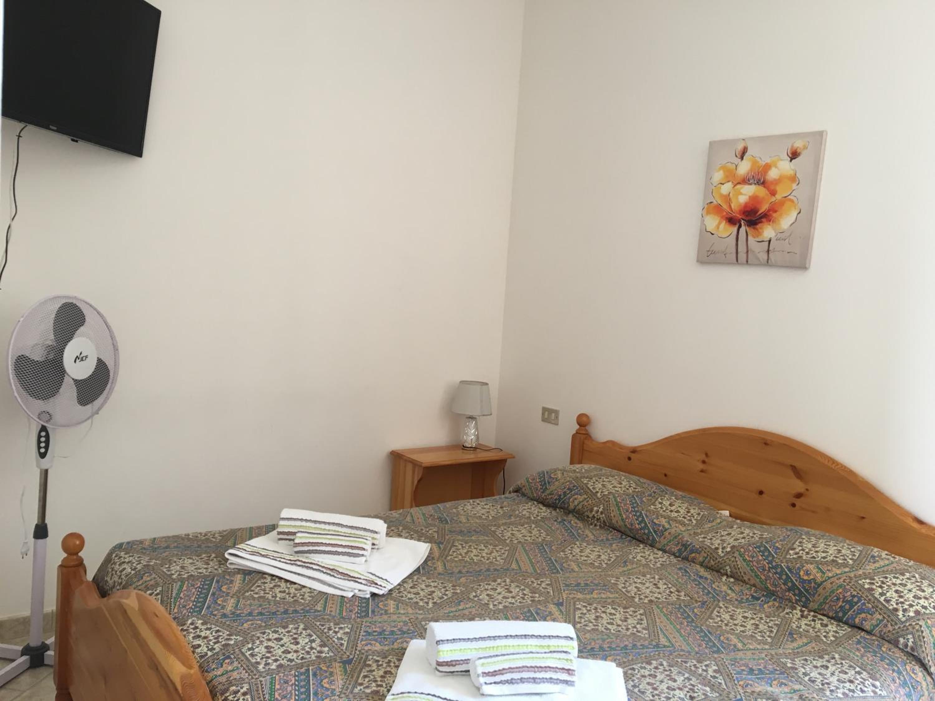 Quadruple Room with Private Bathroom - Photo 14