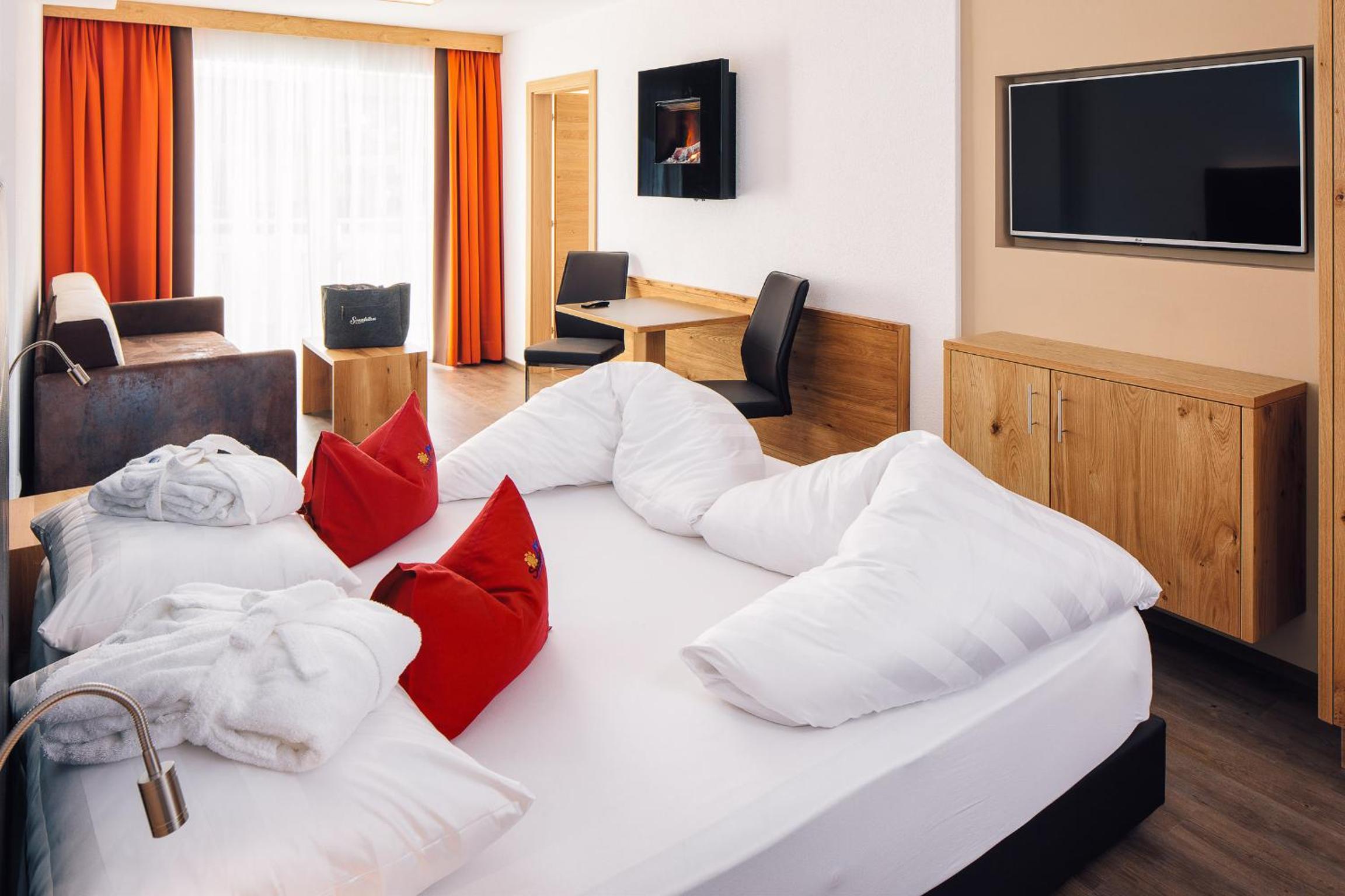 Deluxe Double Room - Photo 1