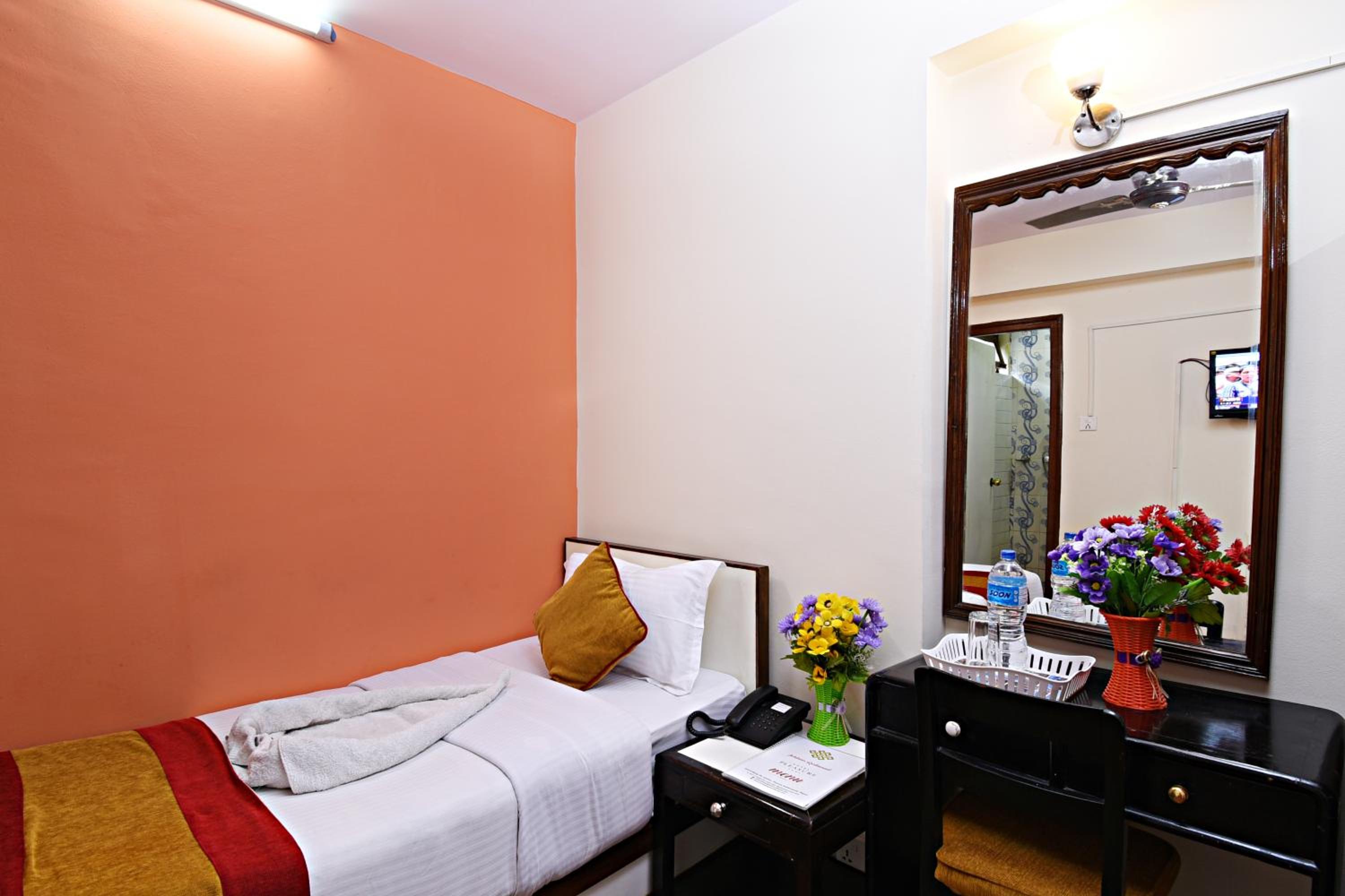 Standard Single Room - Photo 2