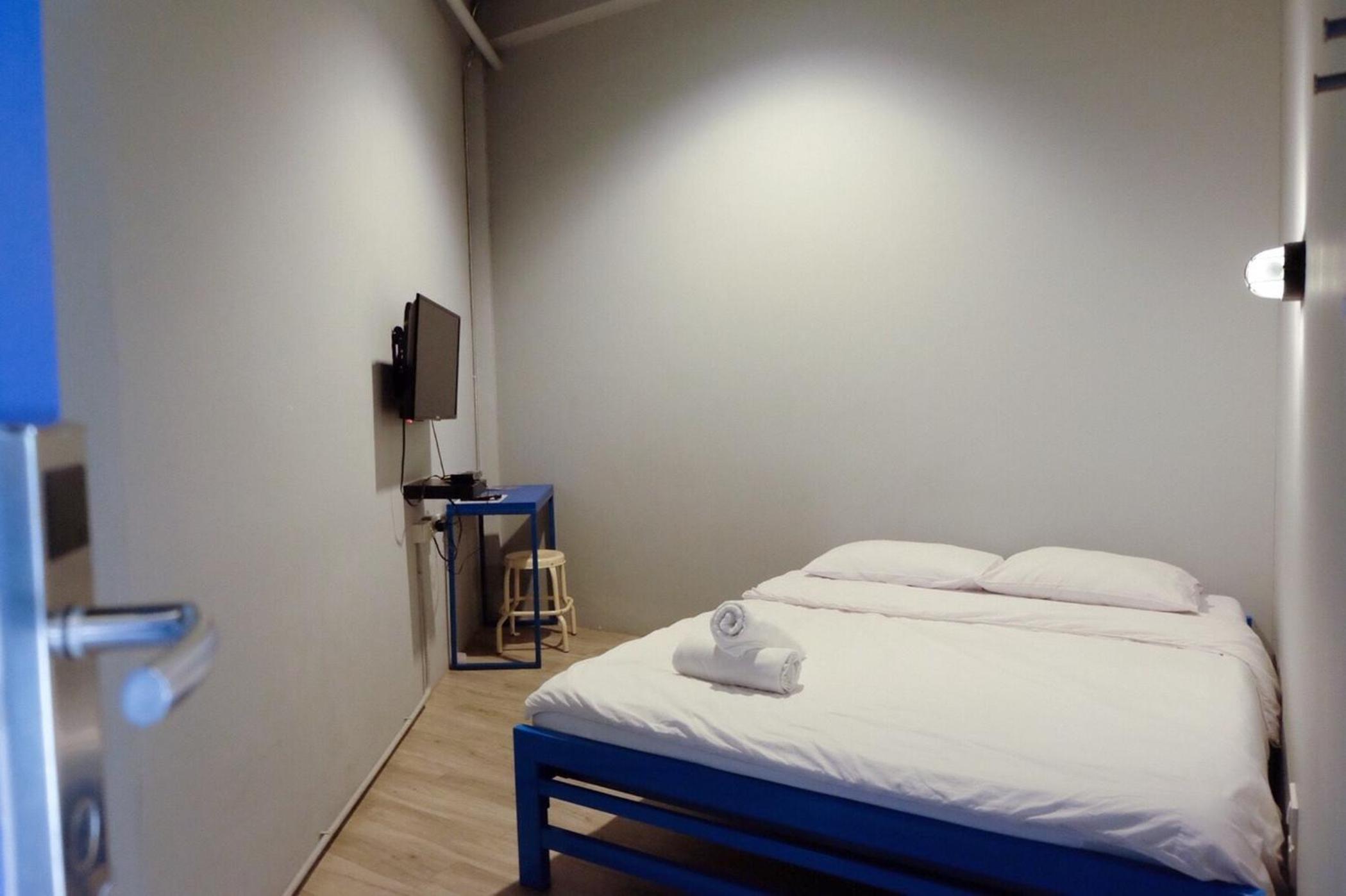 Economy Double Room - no window photo 2