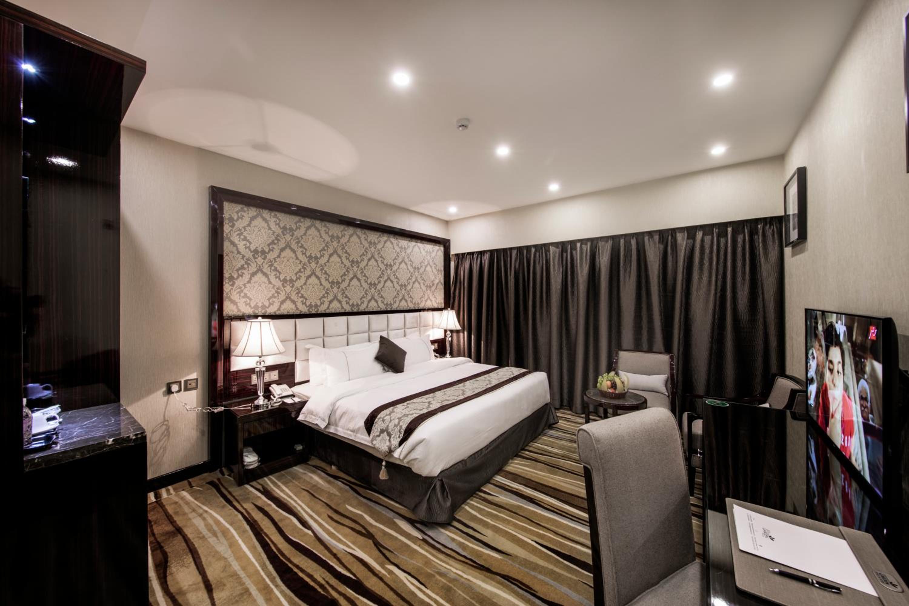 Deluxe Double Room (2 Adults + 1 Child)