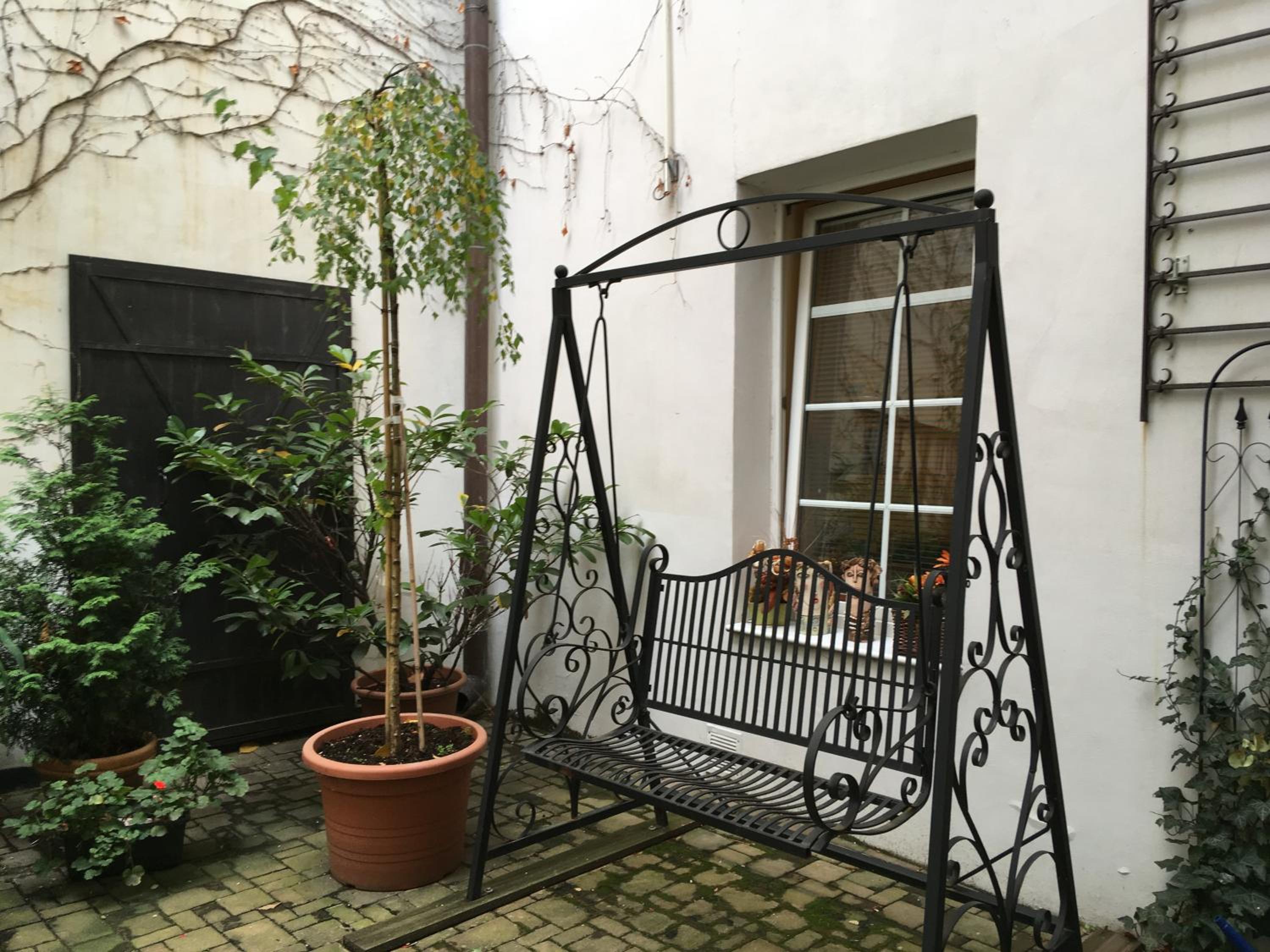 One-Bedroom Apartment with an Extra Bed