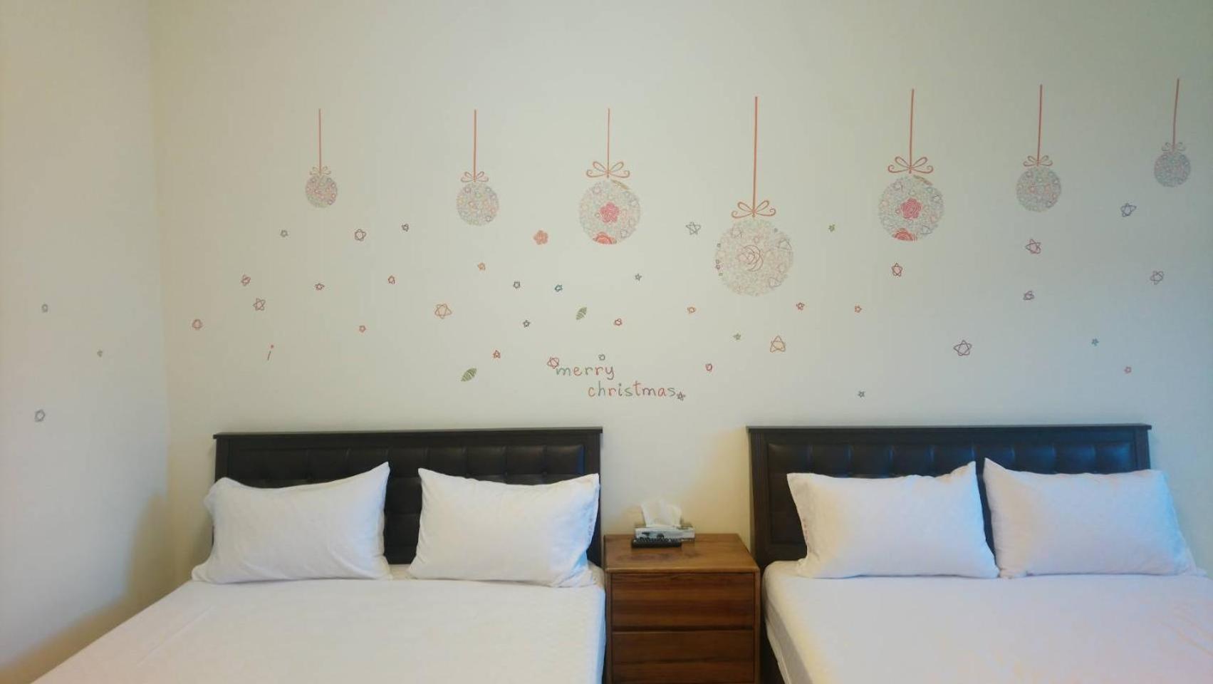 Quadruple Room with Private Bathroom photo 2