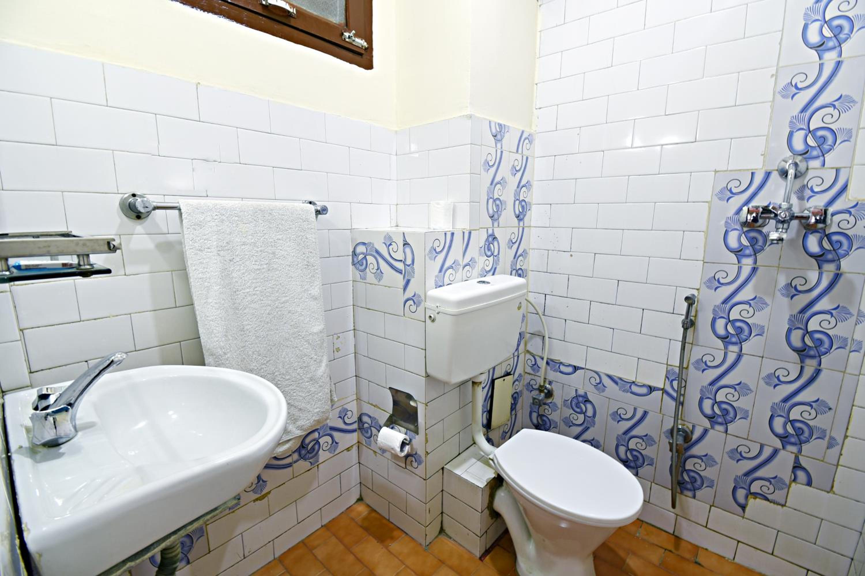 Standard Double or Twin Room - Photo 3