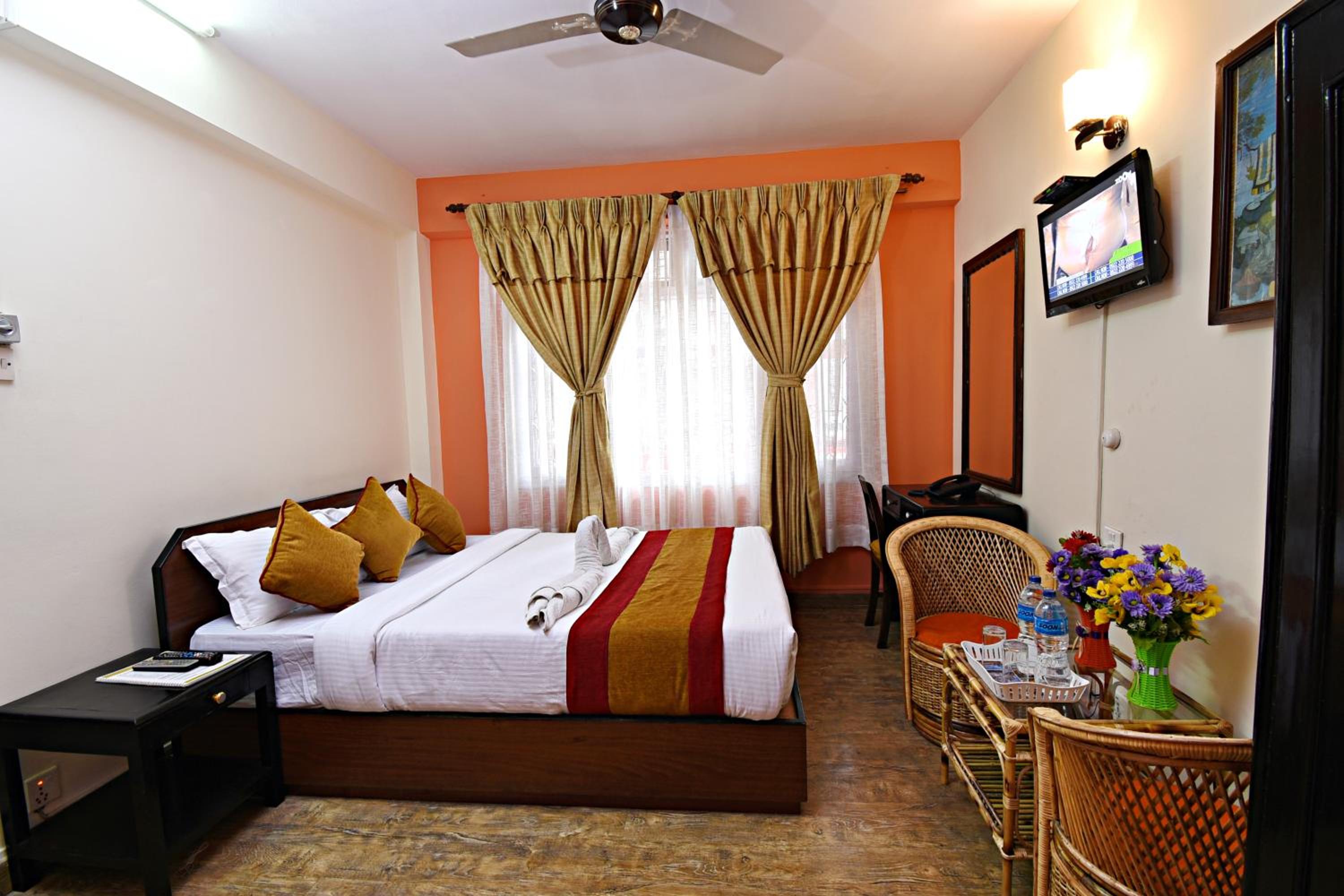 Standard Double or Twin Room - Photo 7