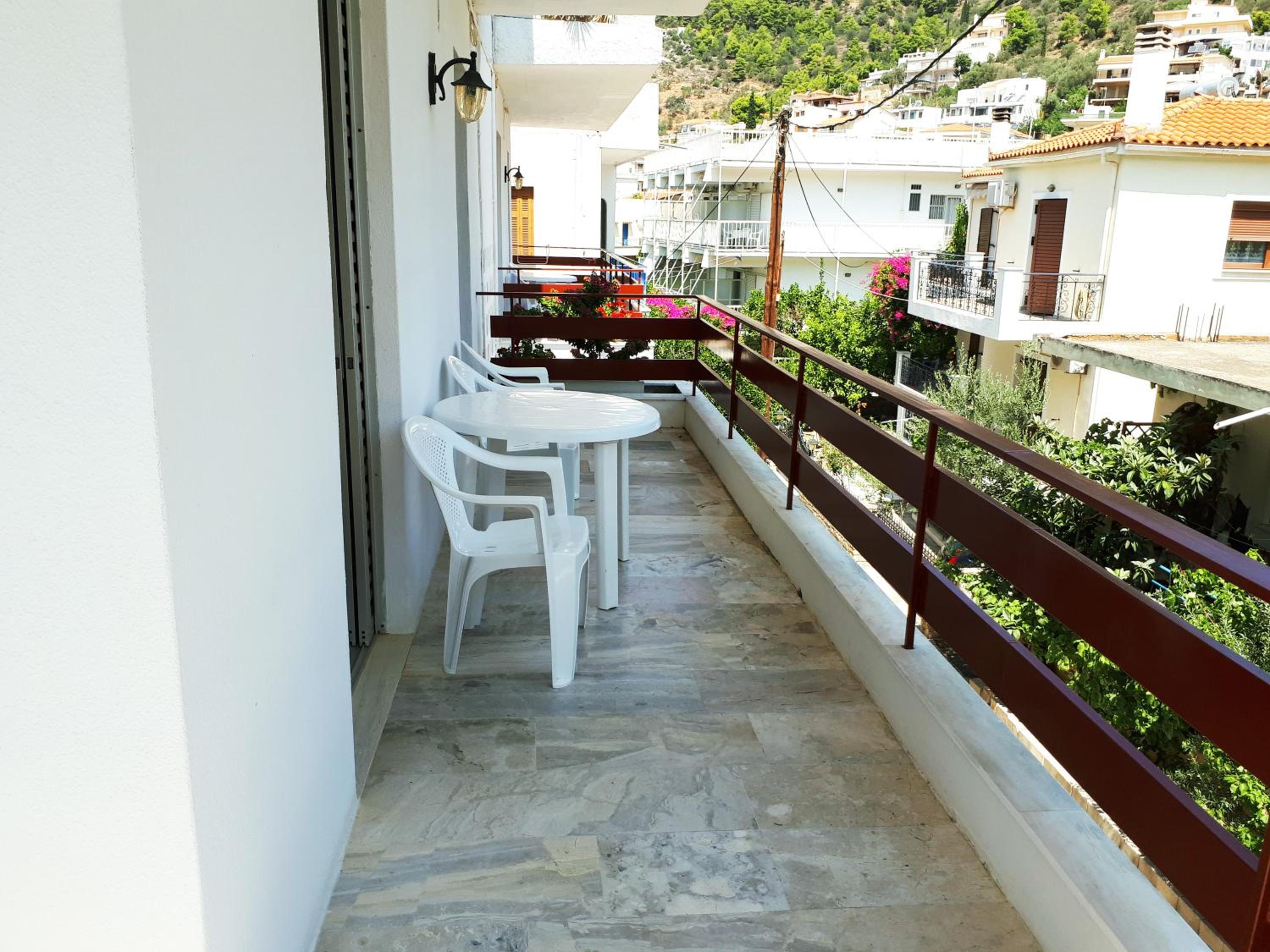 One-Bedroom Apartment (4 Adults) - Photo 7