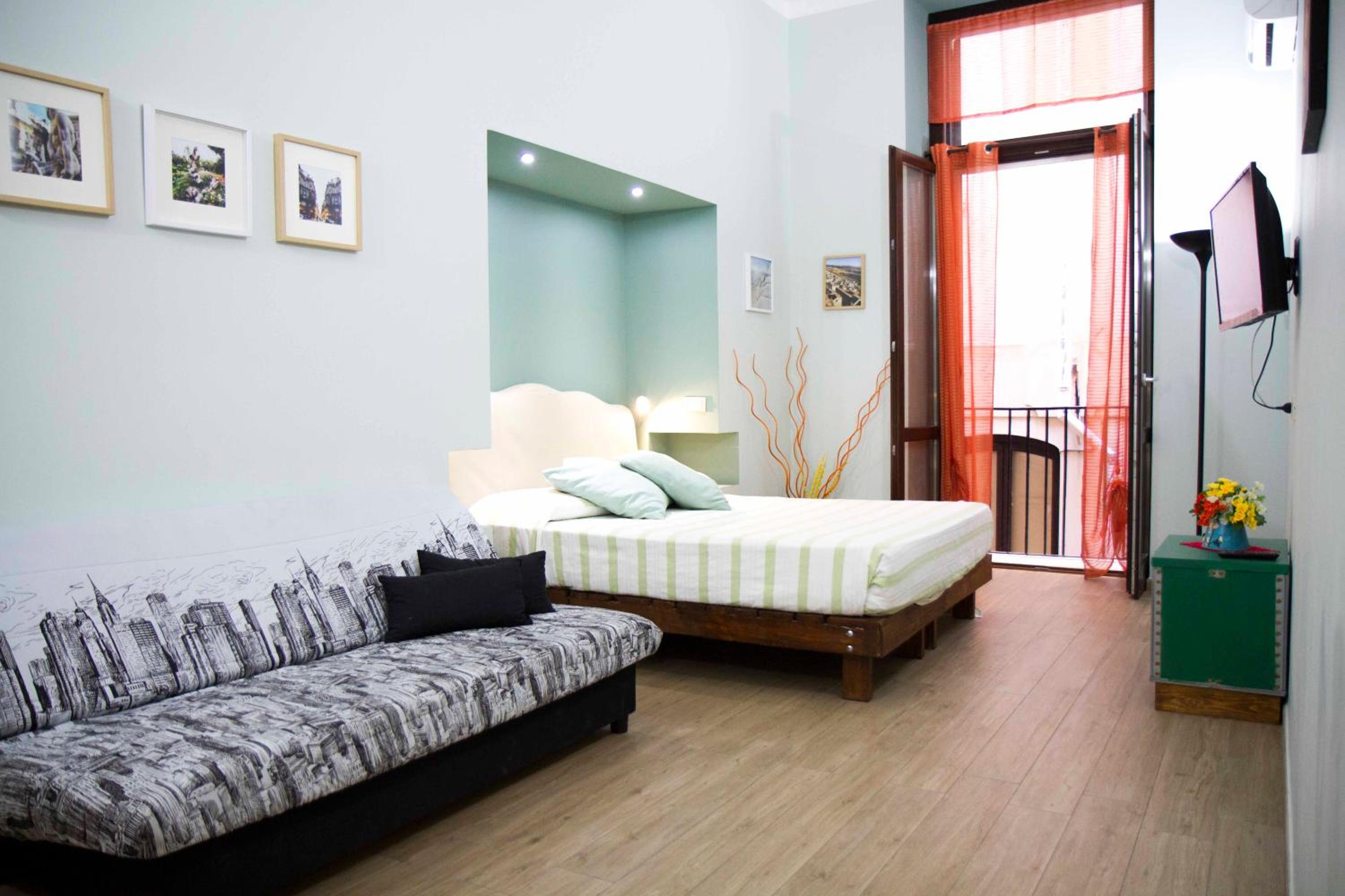 One-Bedroom Apartment - Photo 1
