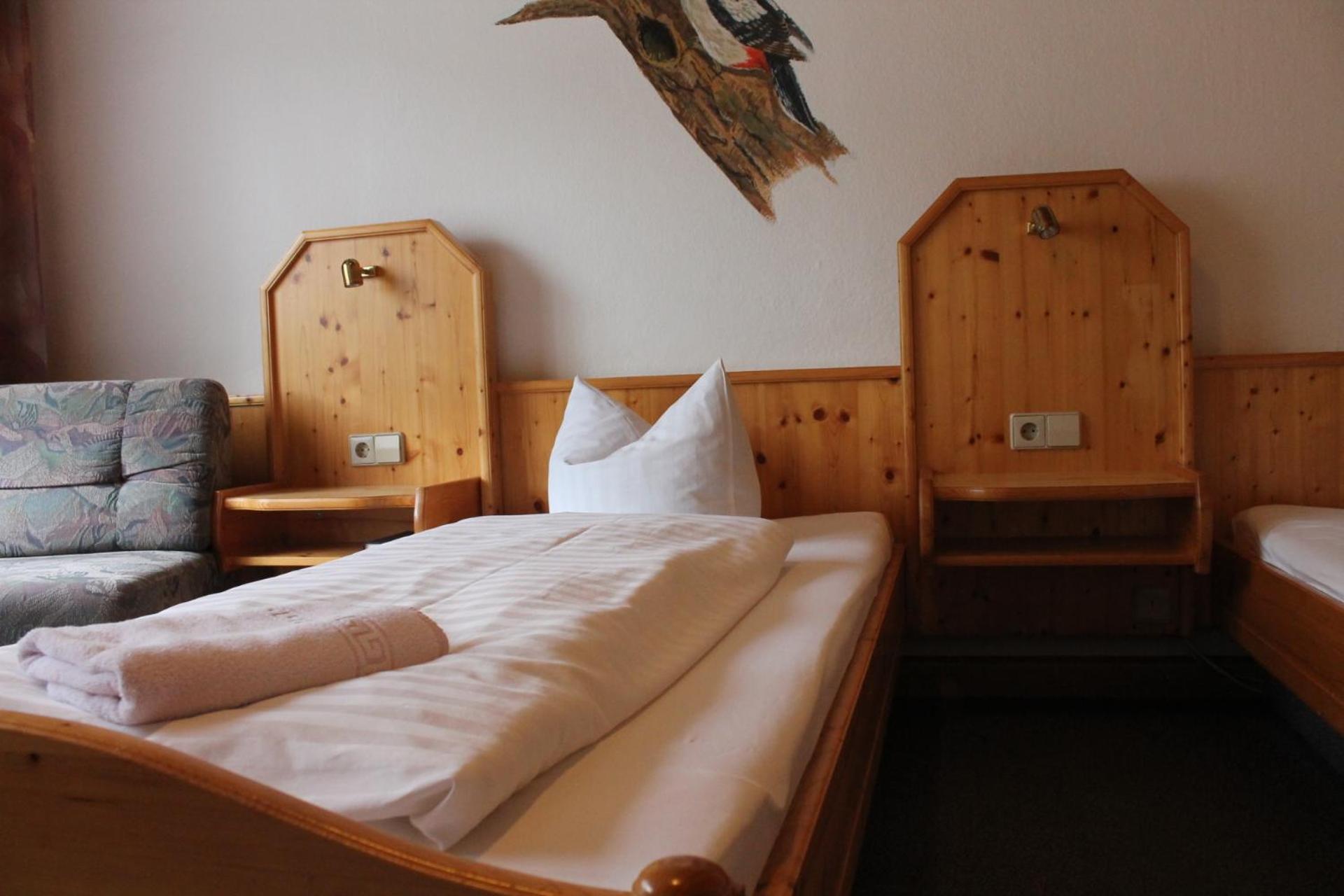 Standard Twin Room - Photo 4