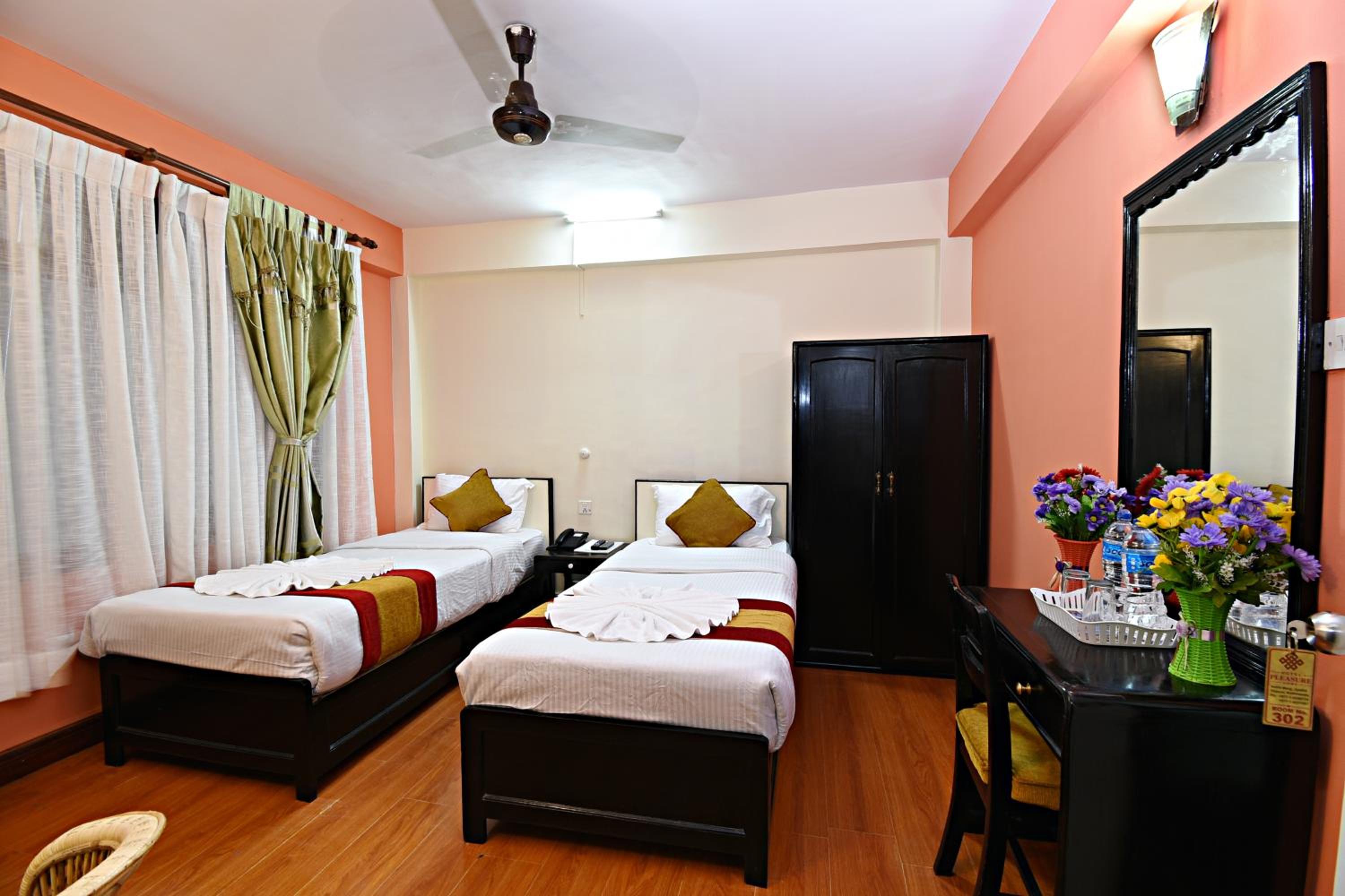 Standard Double or Twin Room - Photo 6