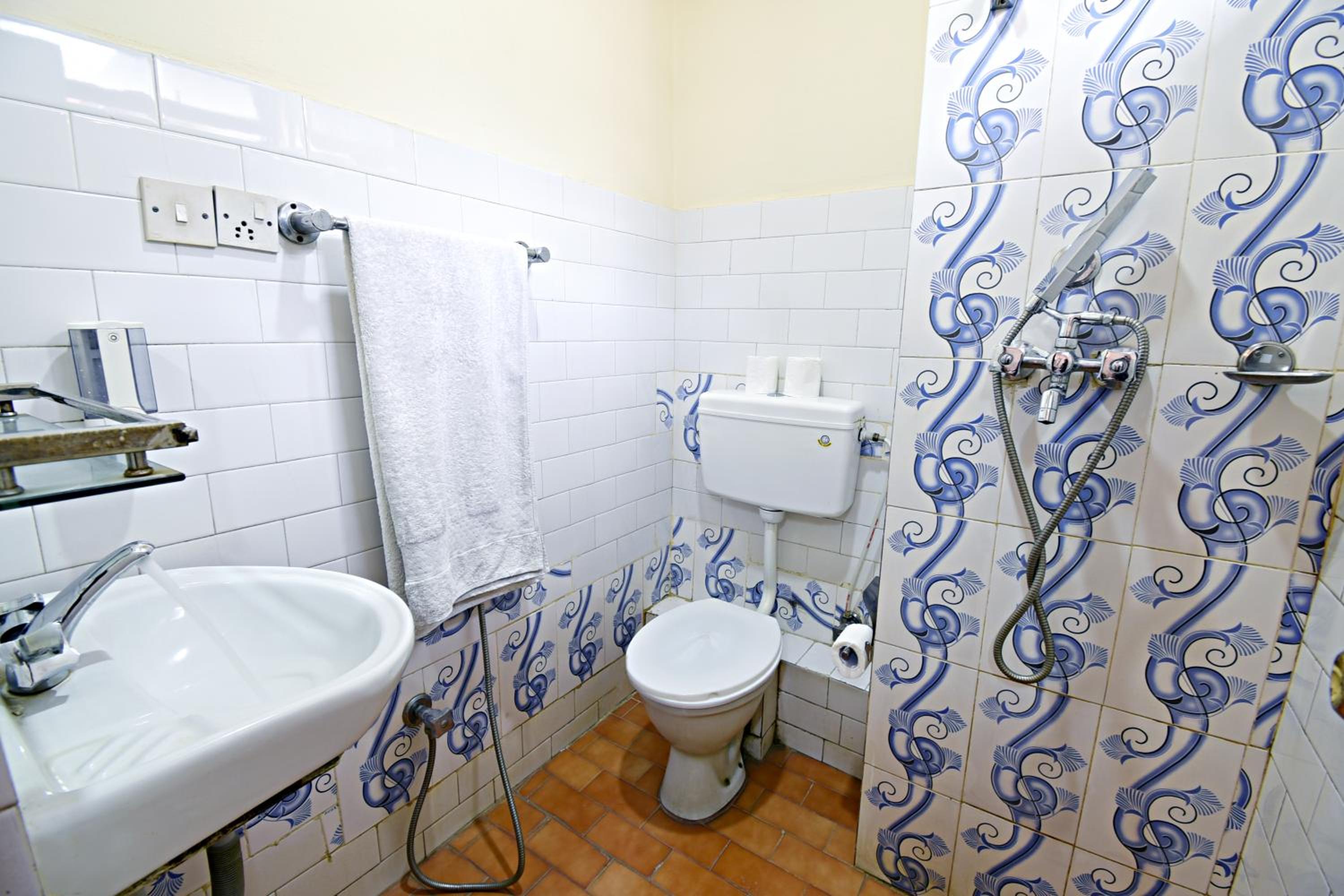 Standard Double or Twin Room - Photo 4