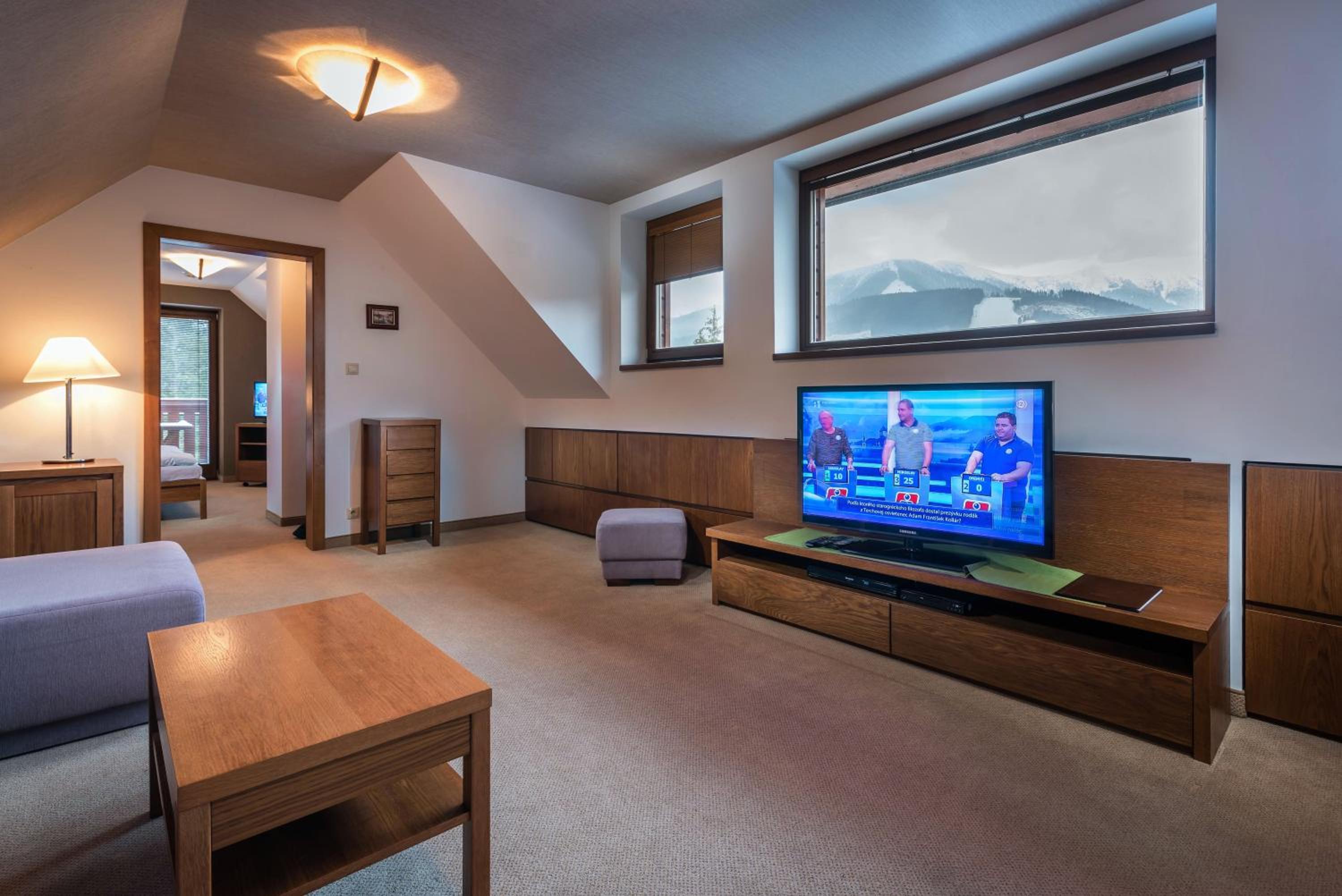 One-Bedroom Apartment with Balcony and Mountain View