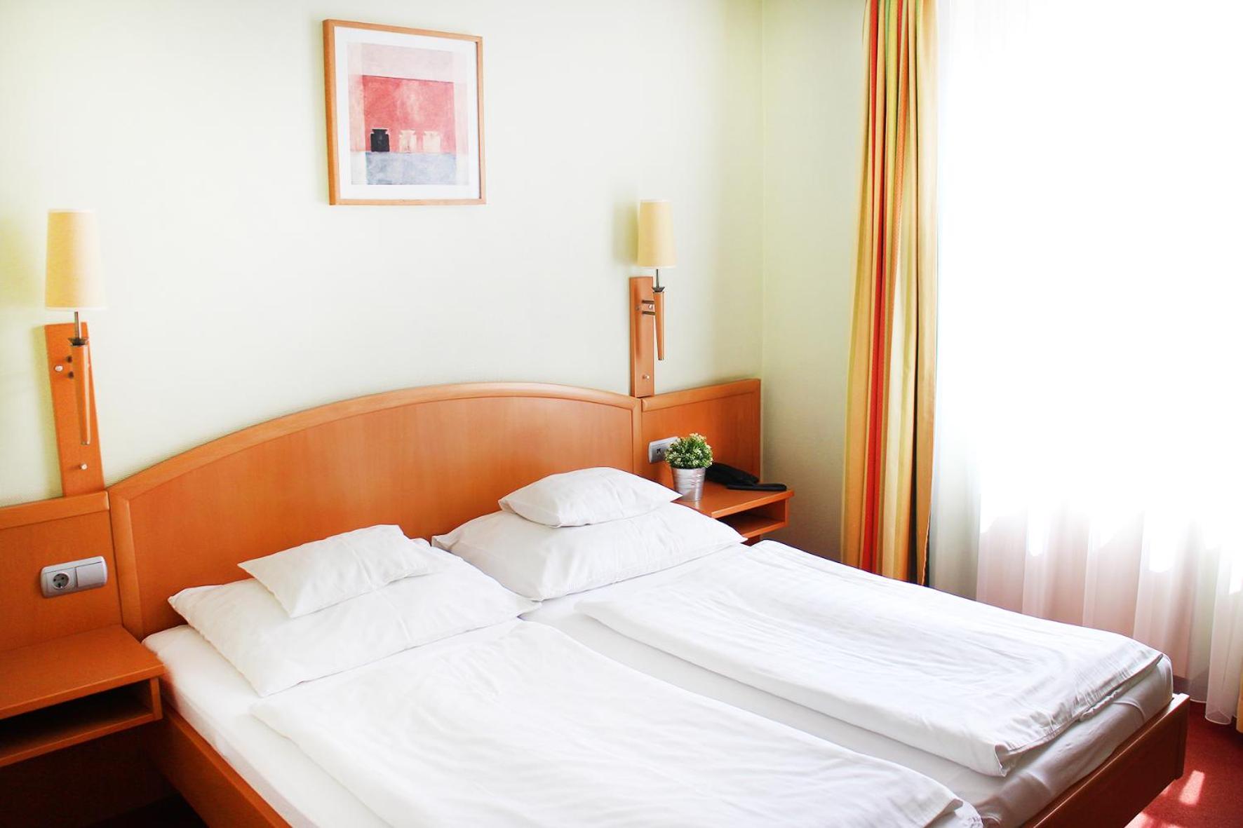 Double Room with Two Double Beds photo 3