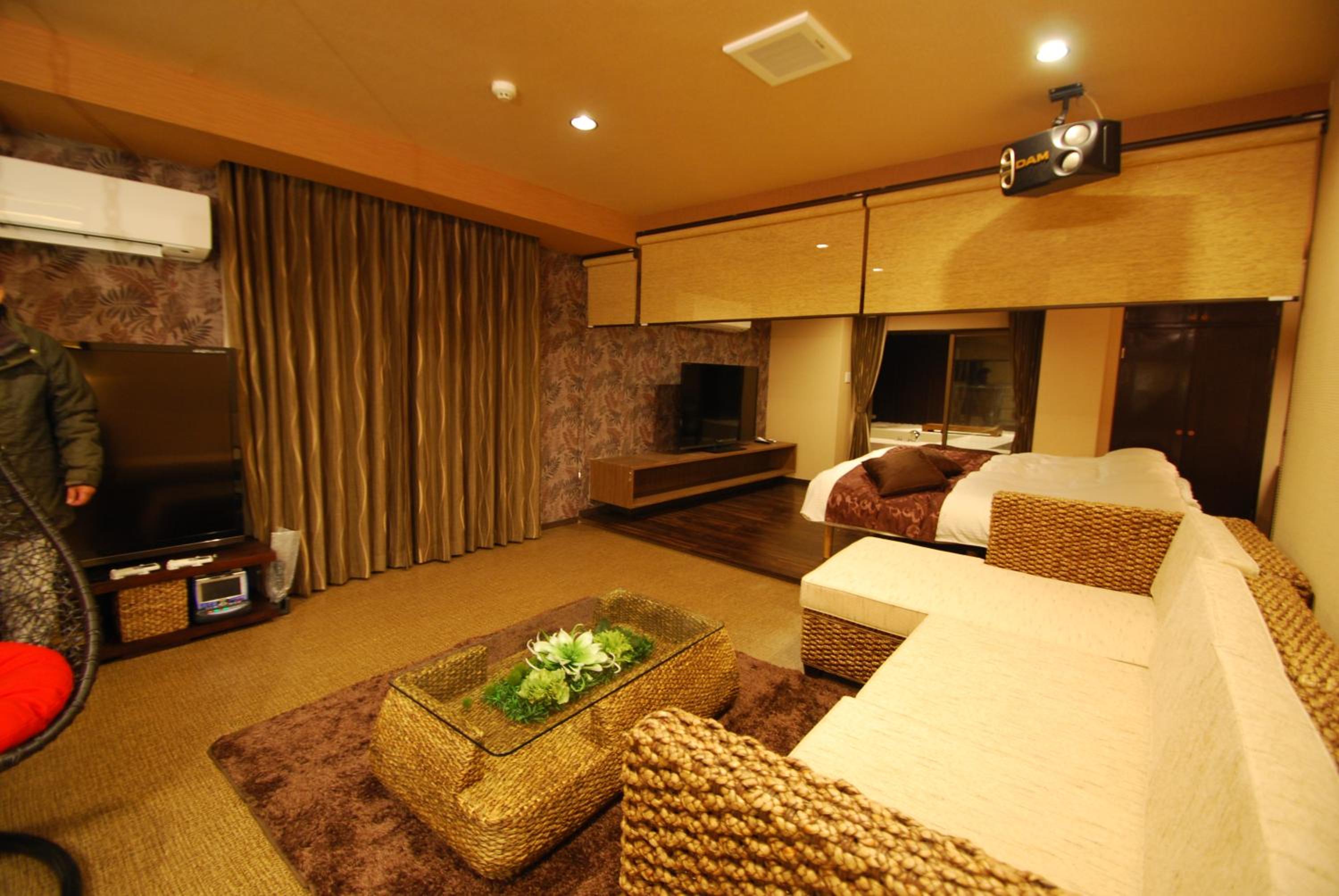 One-Bedroom Apartment photo 1