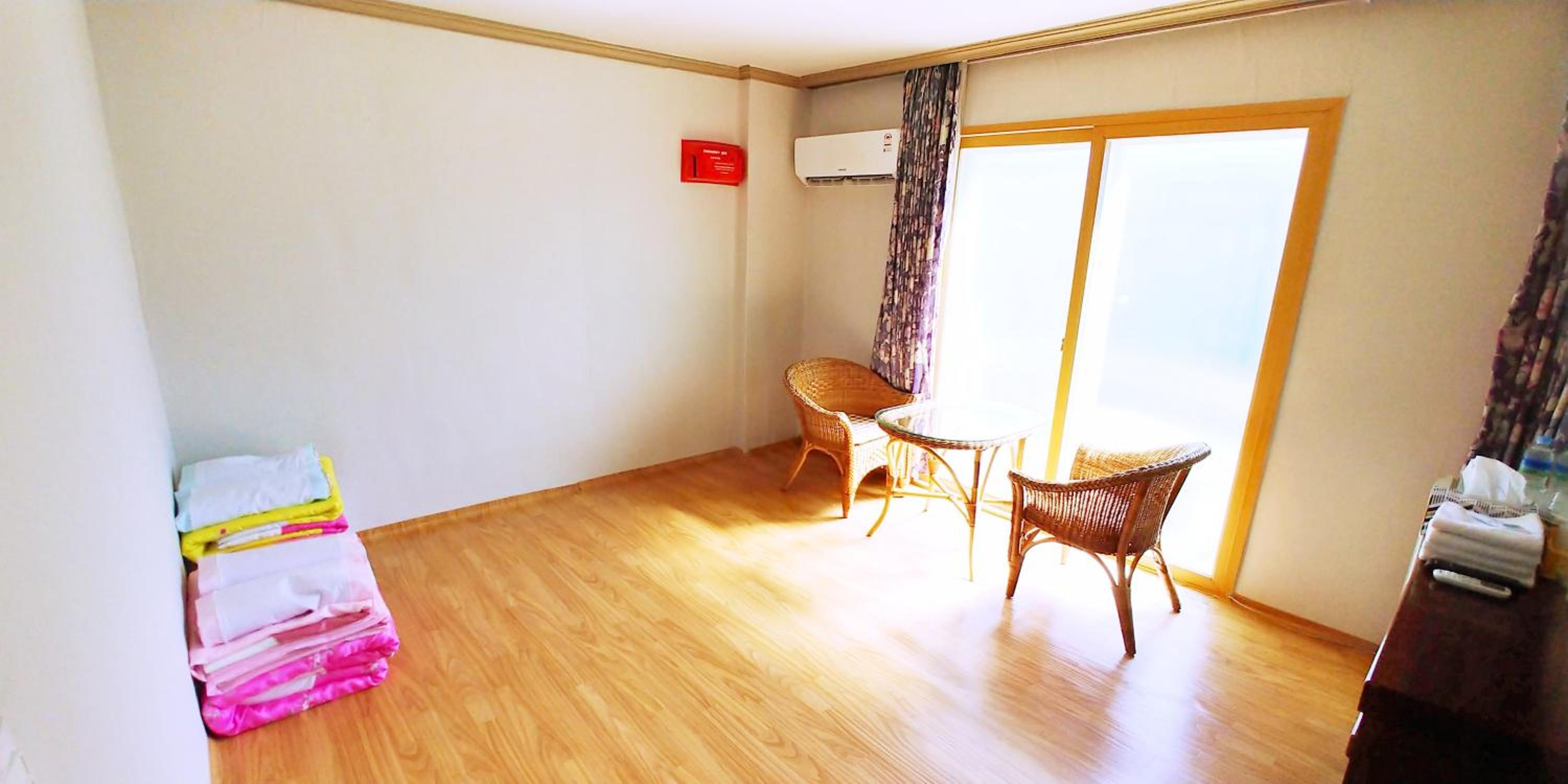 Family Room - Photo 2