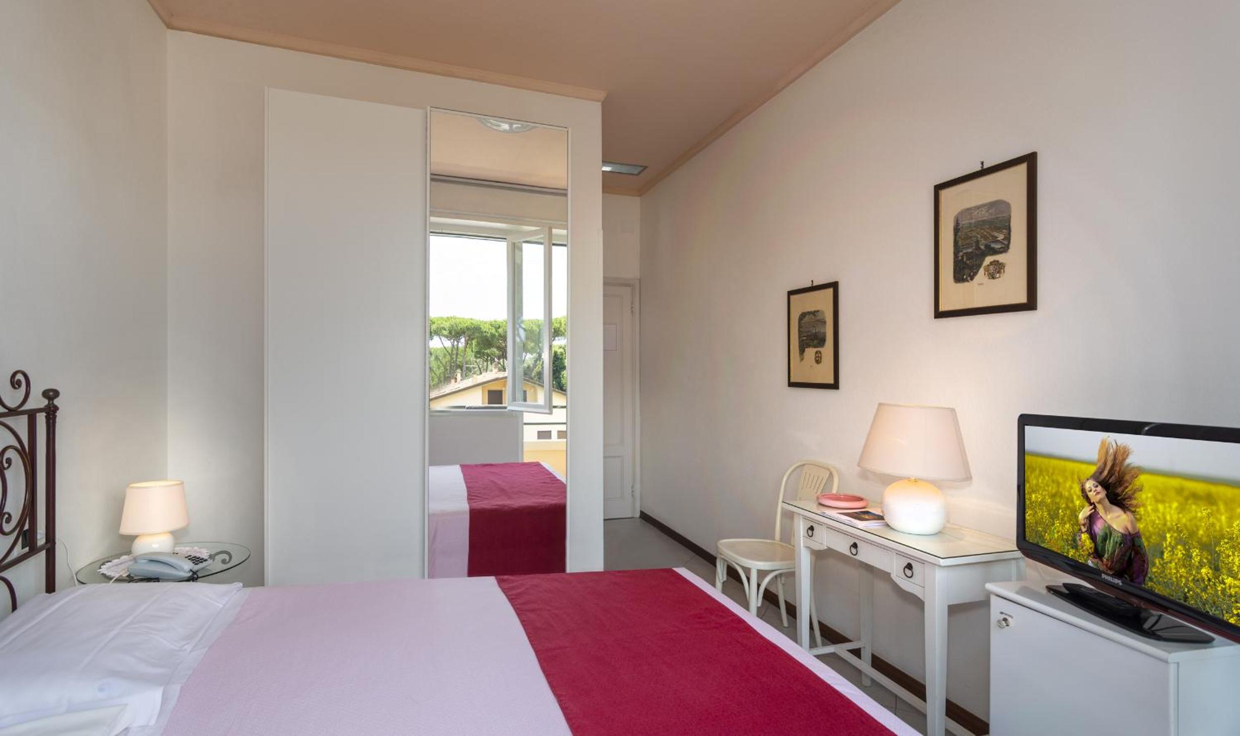 Double Room - Photo 5
