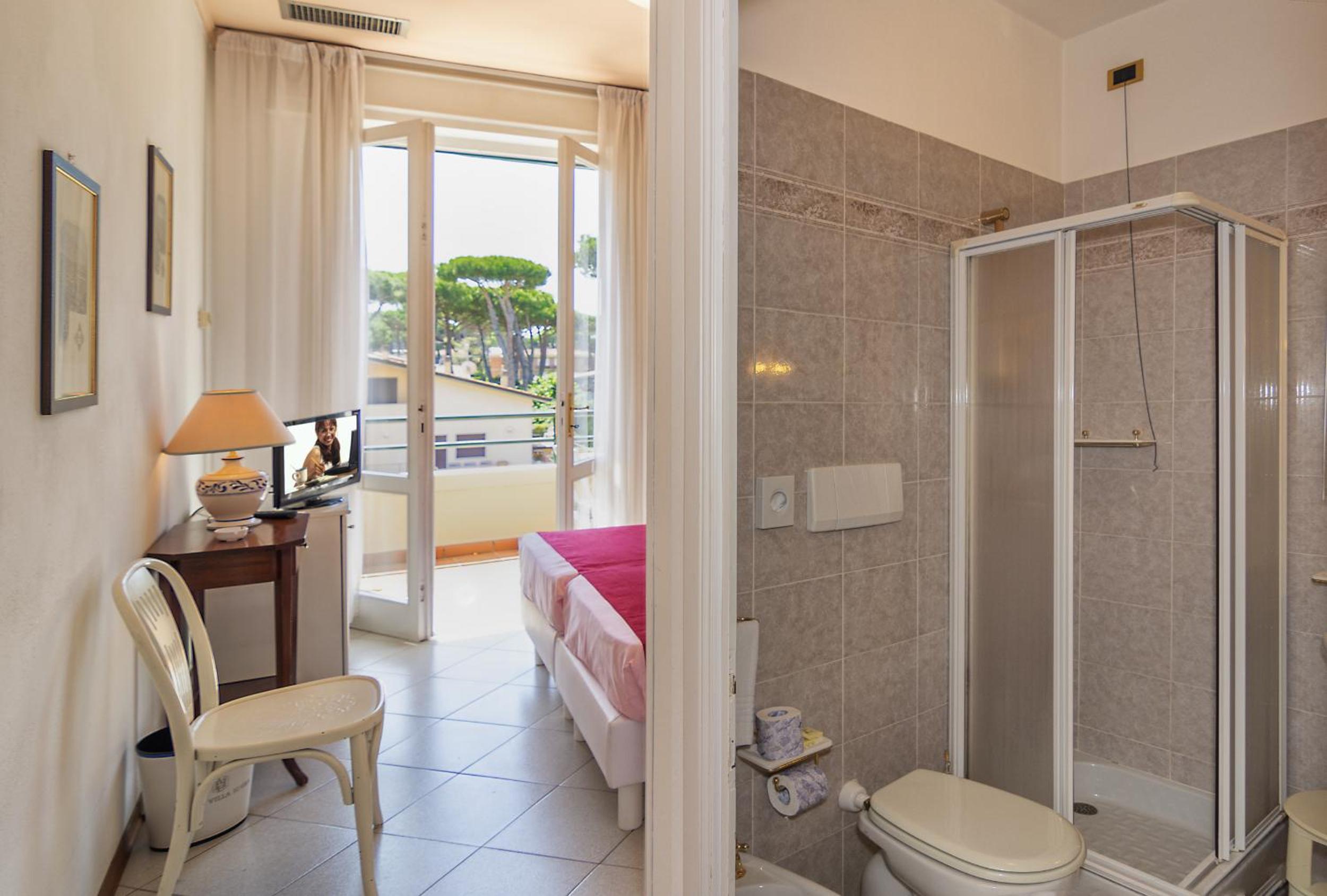 Double Room - Photo 11