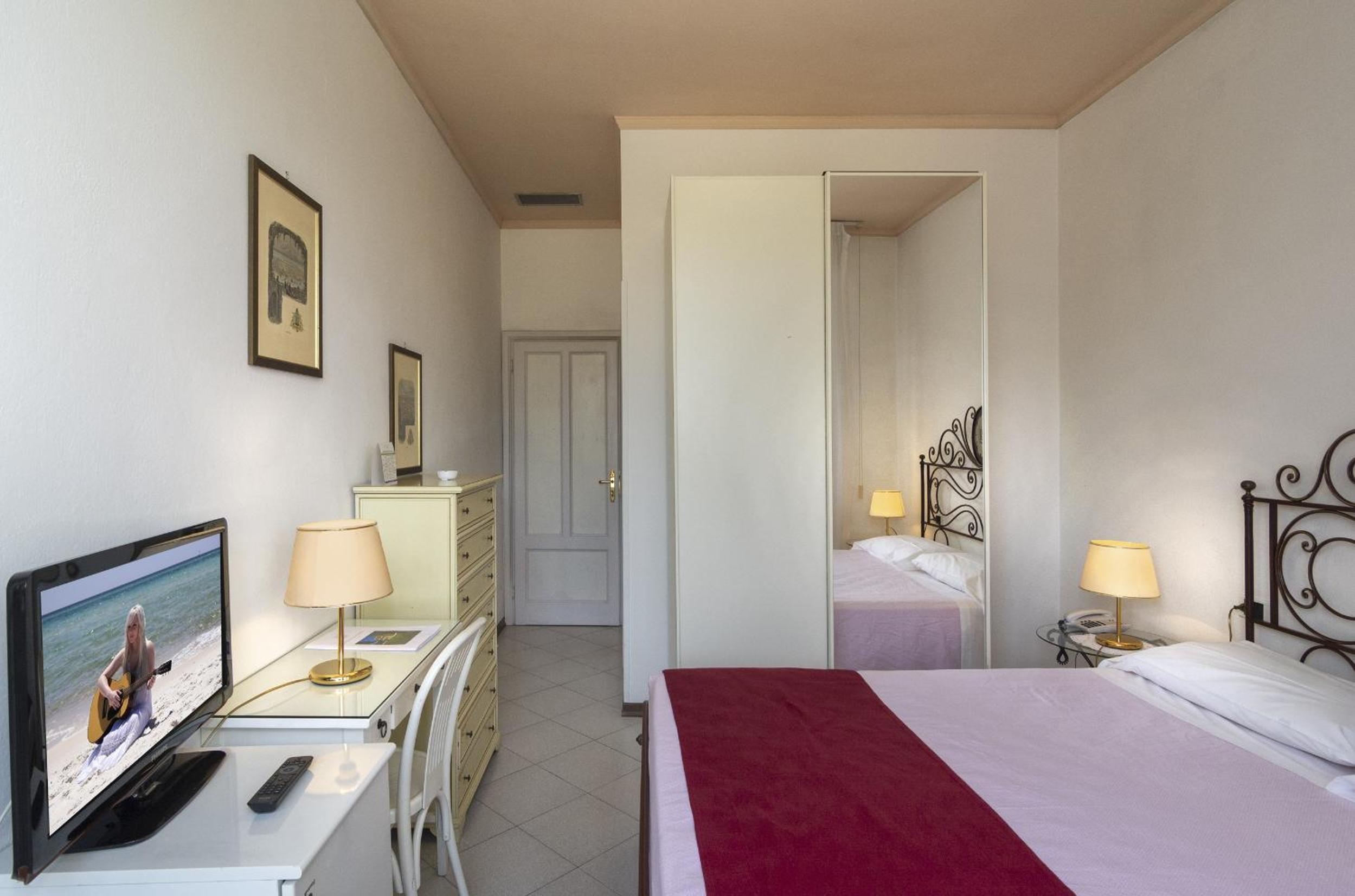 Double Room - Photo 9