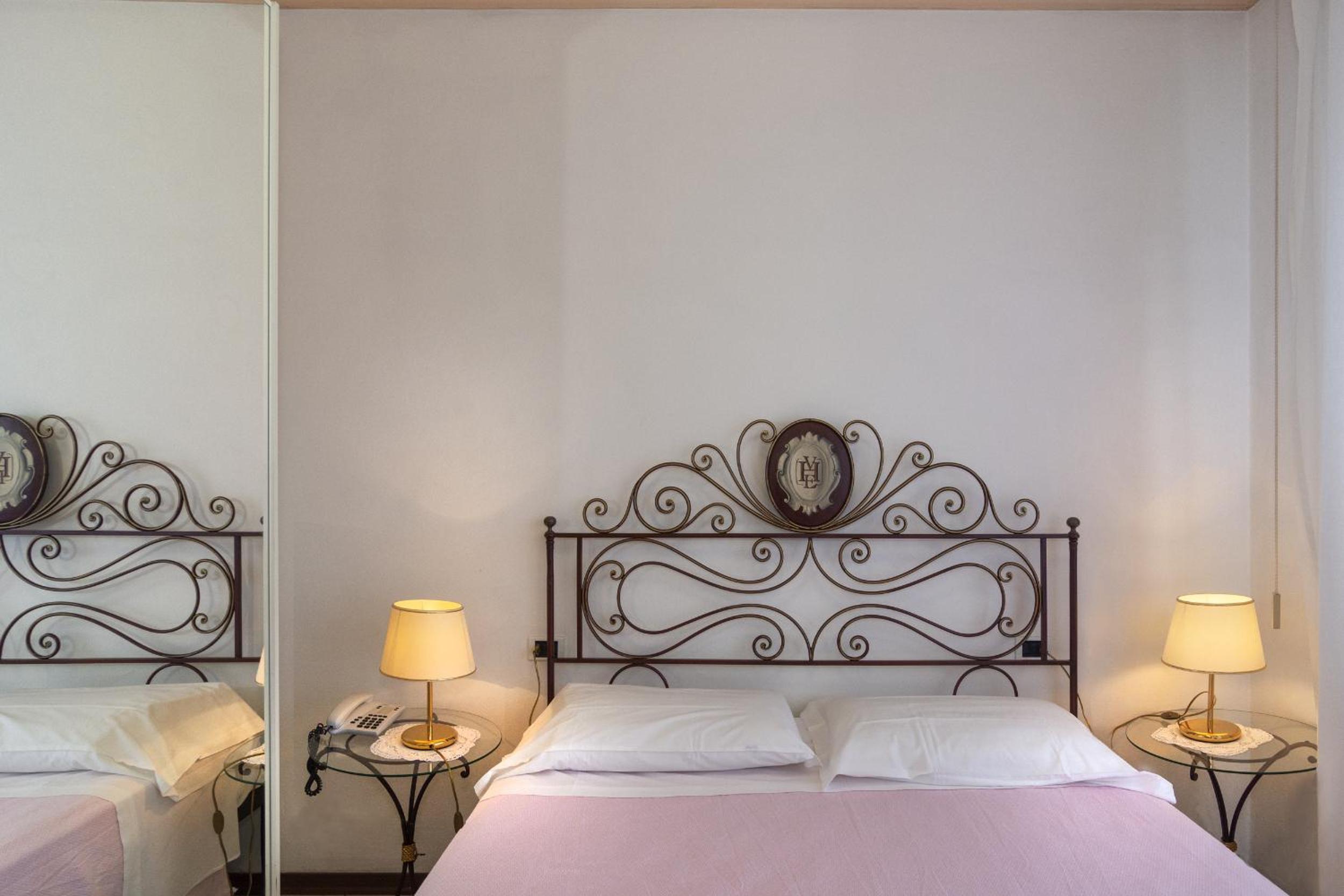 Double Room - Photo 19