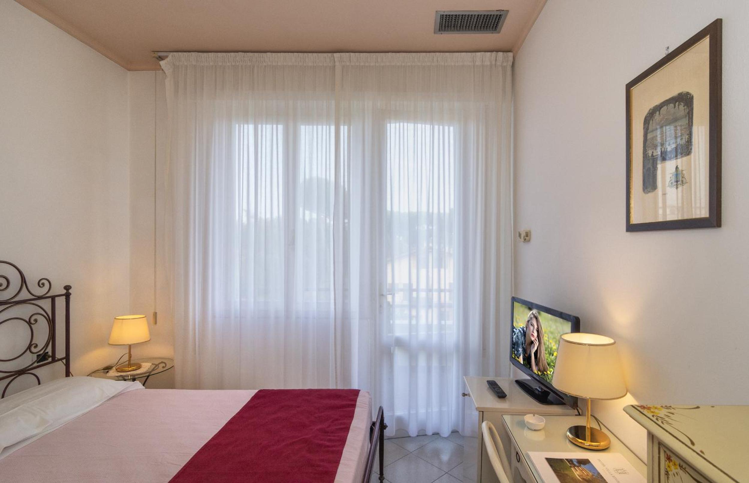 Double Room - Photo 18