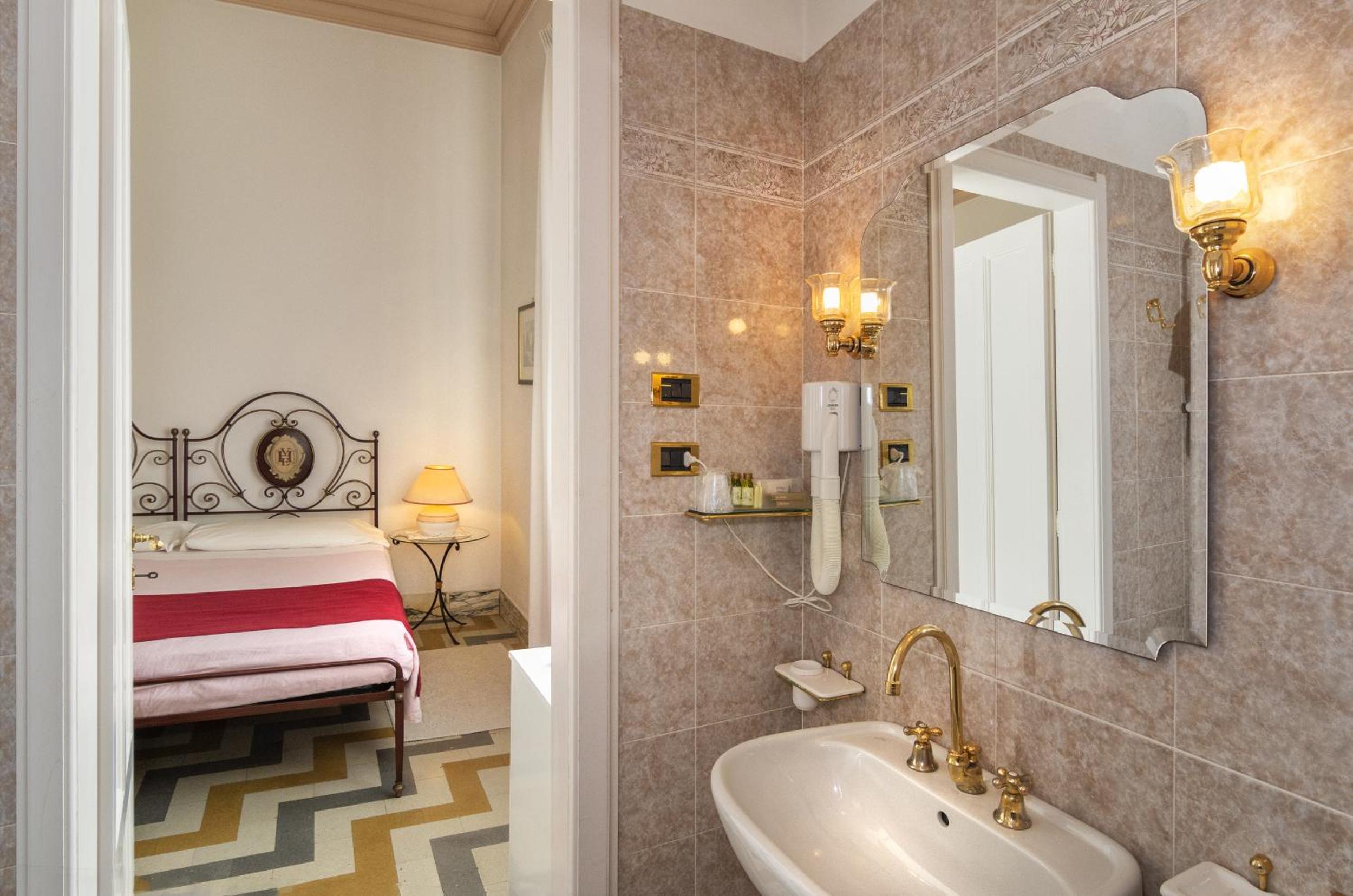 Double Room - Photo 17