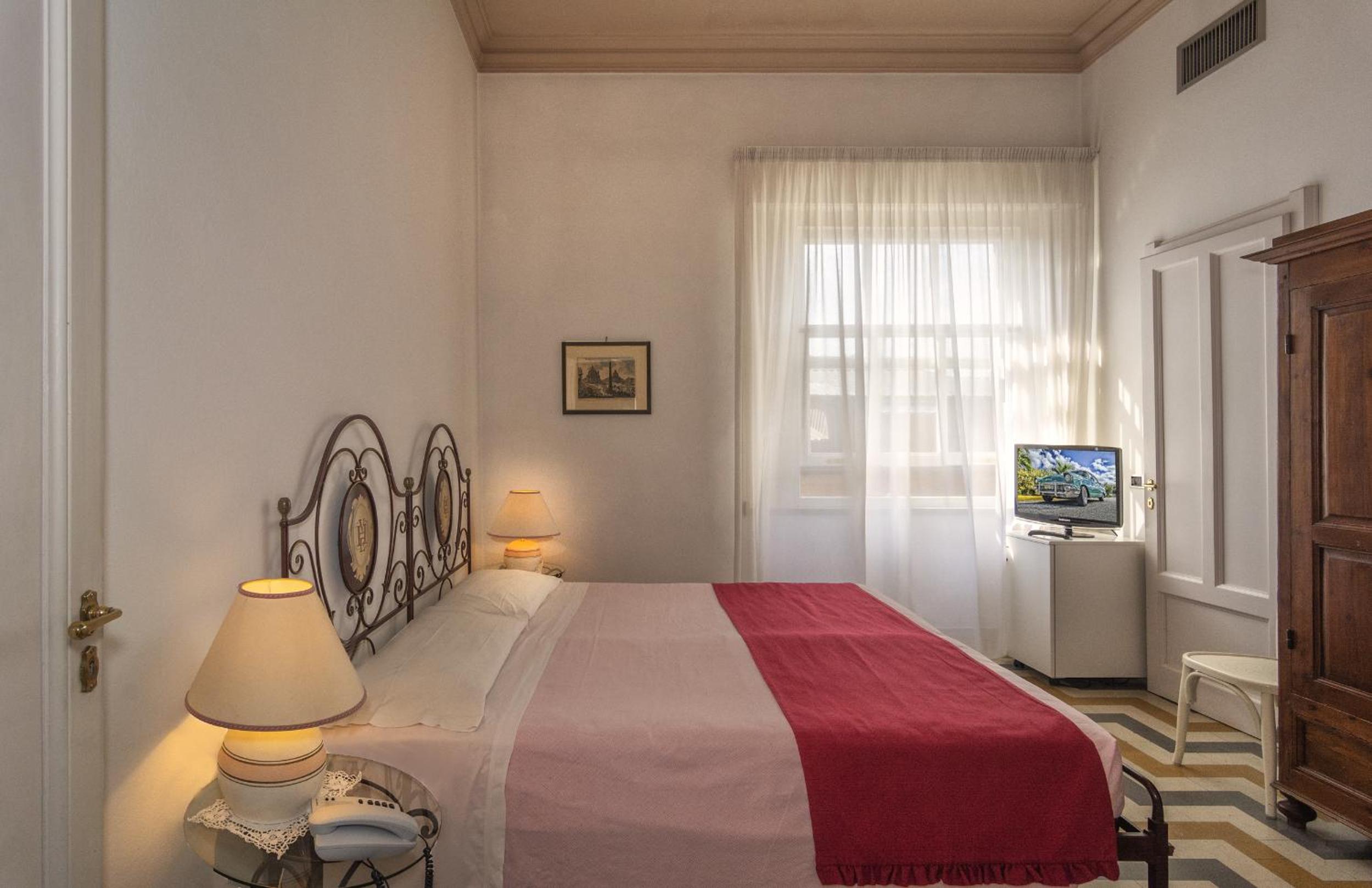 Double Room - Photo 15