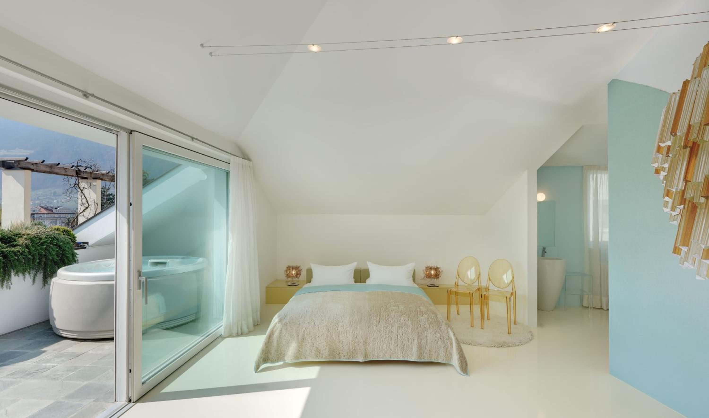 Penthouse Suite with Hot Tub - Photo 3