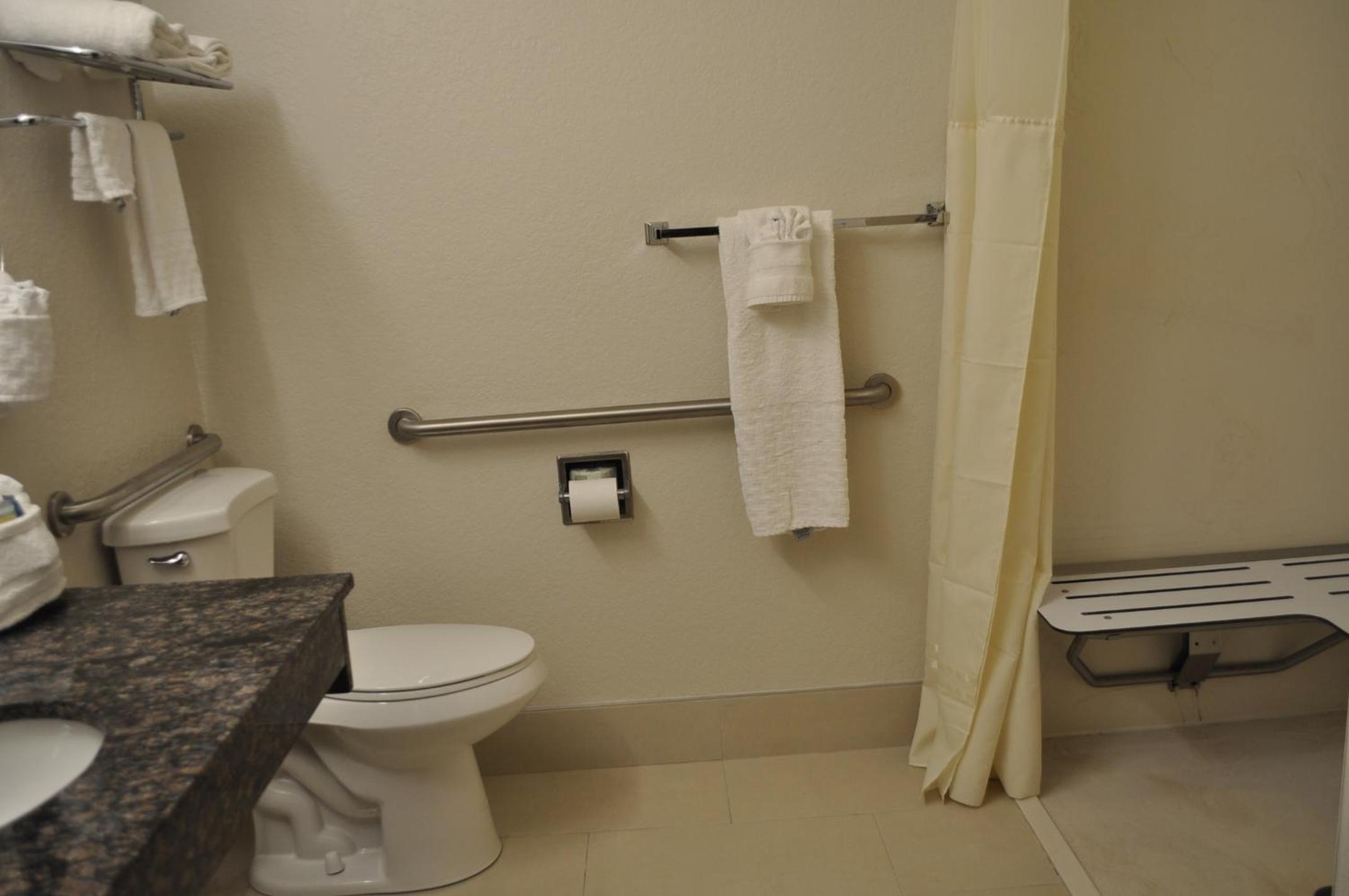 Queen Room with Two Queen Beds - Mobility Accessible/Non-Smoking photo 2