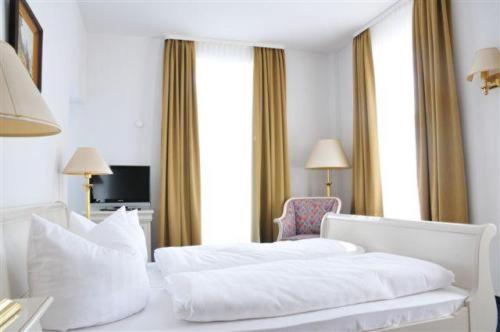 Superior Double Room with Balcony - Photo 5
