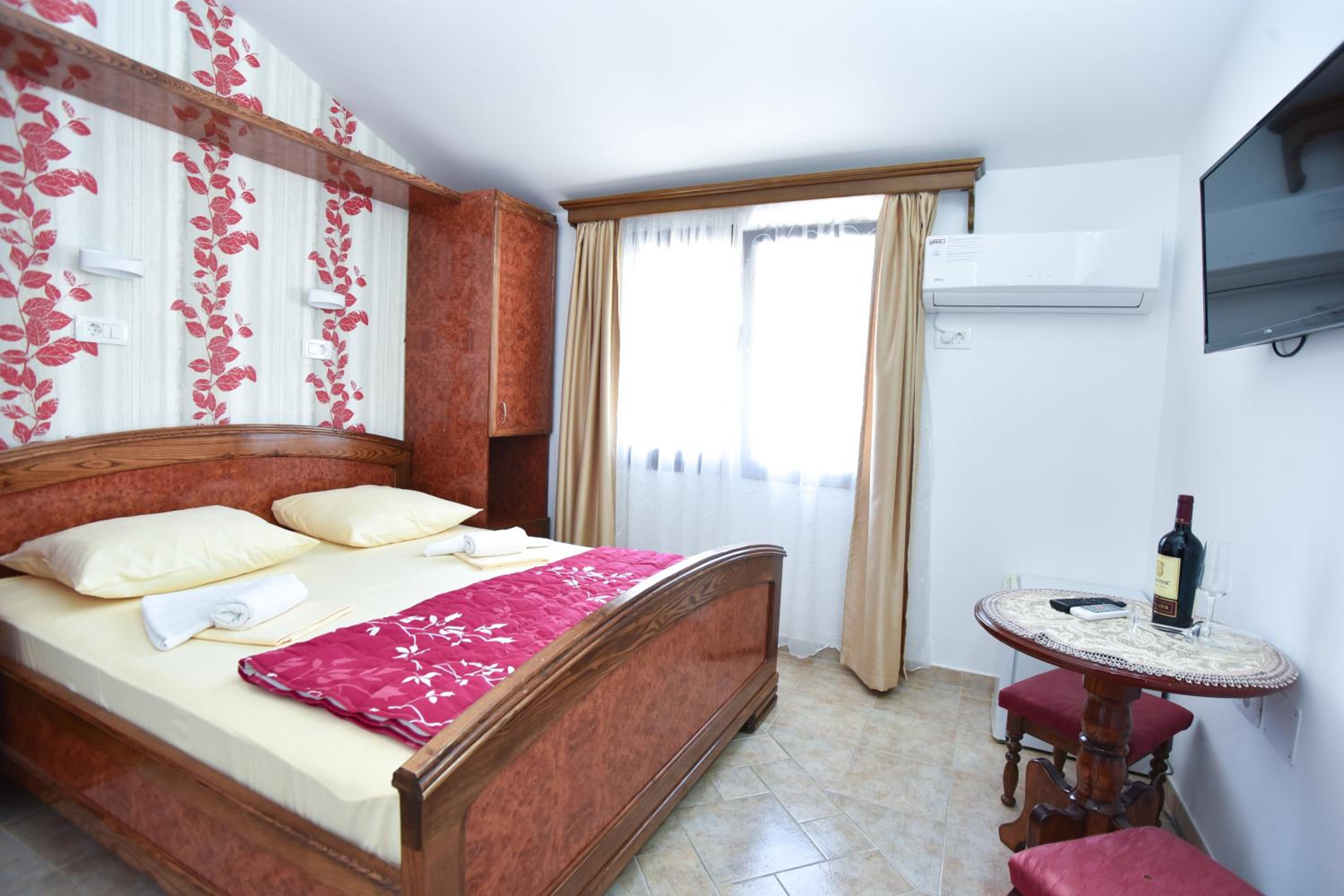 Standard Double Room - Photo 1