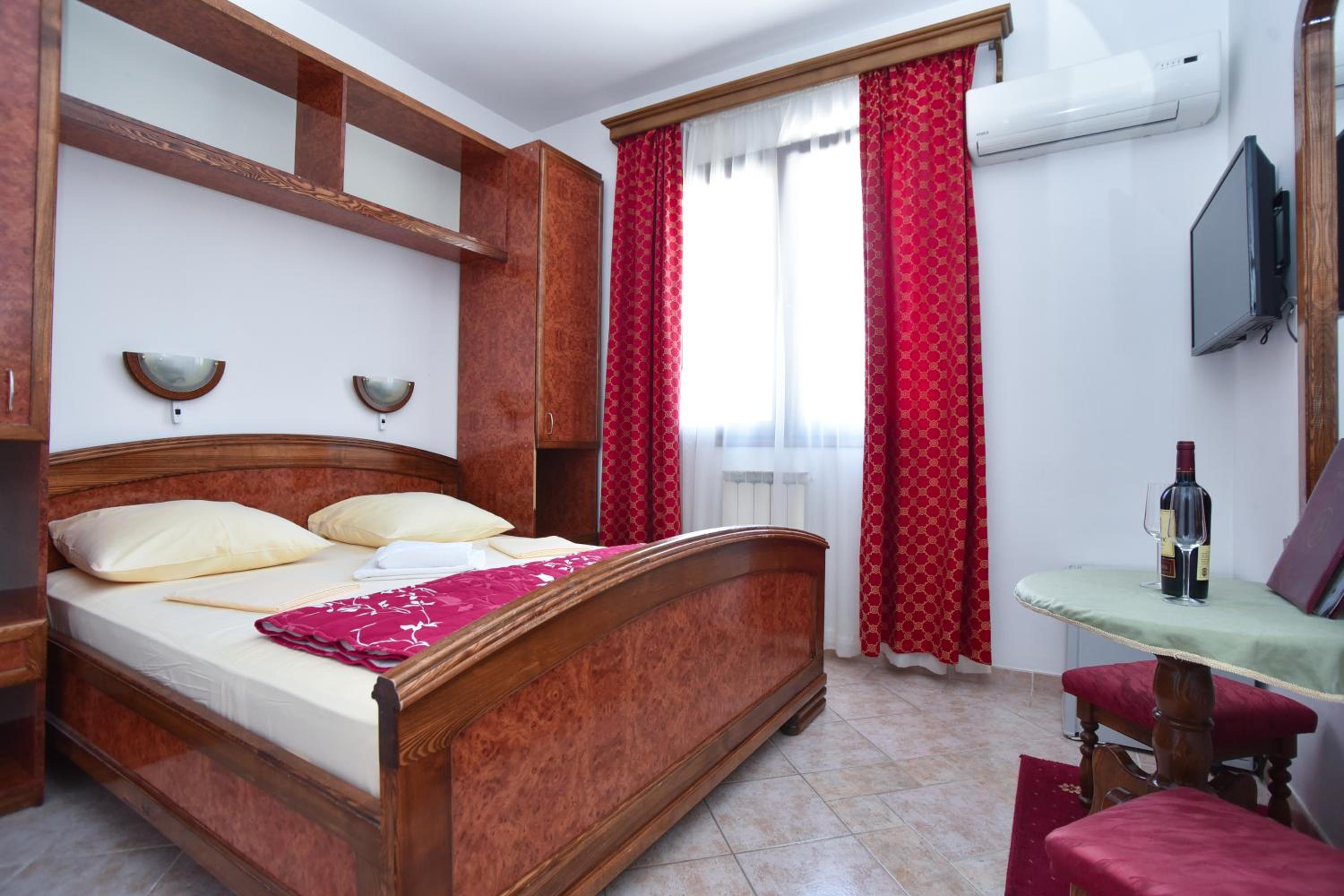 Standard Double Room - Photo 6