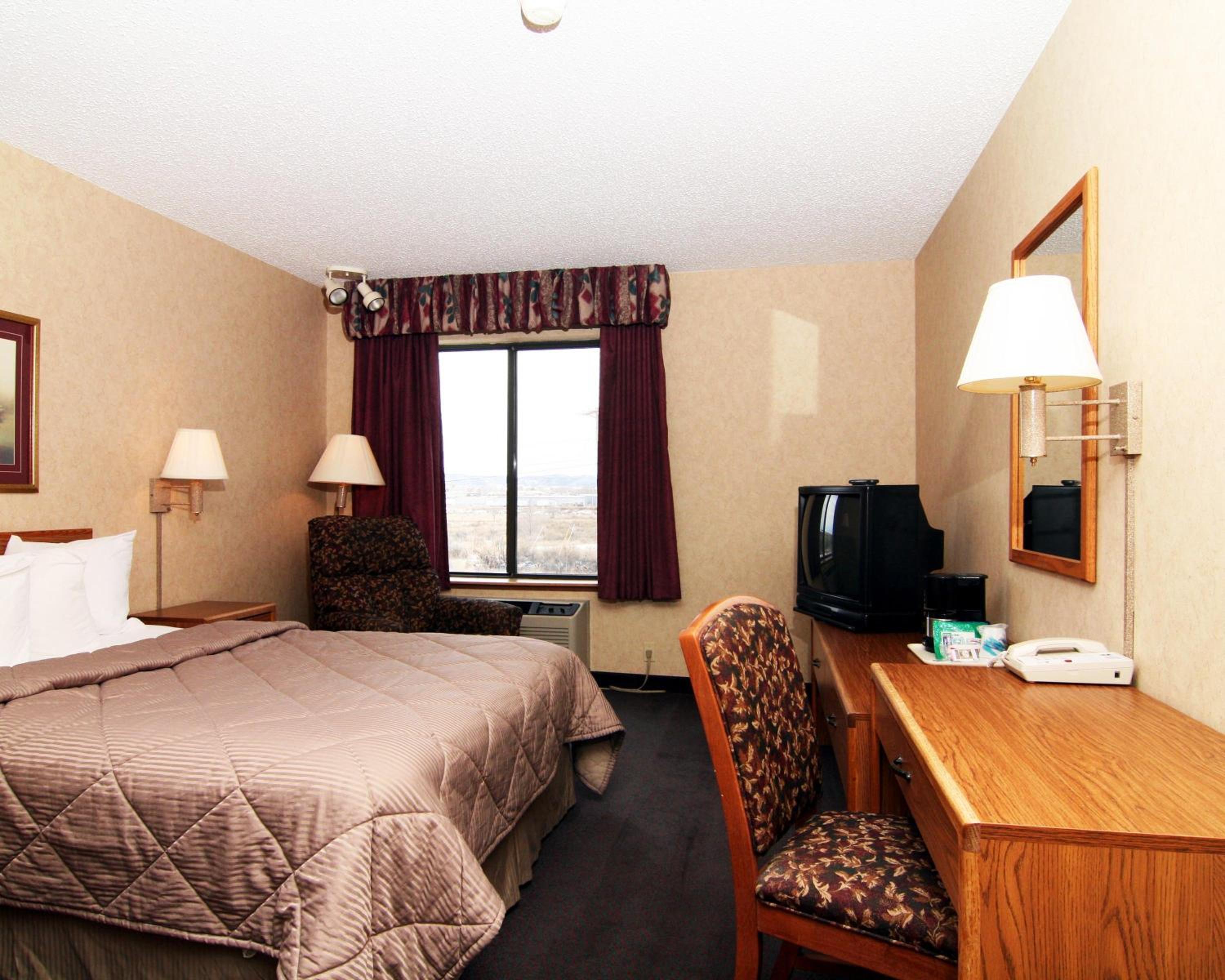 Queen Room - Non-Smoking - Photo 3