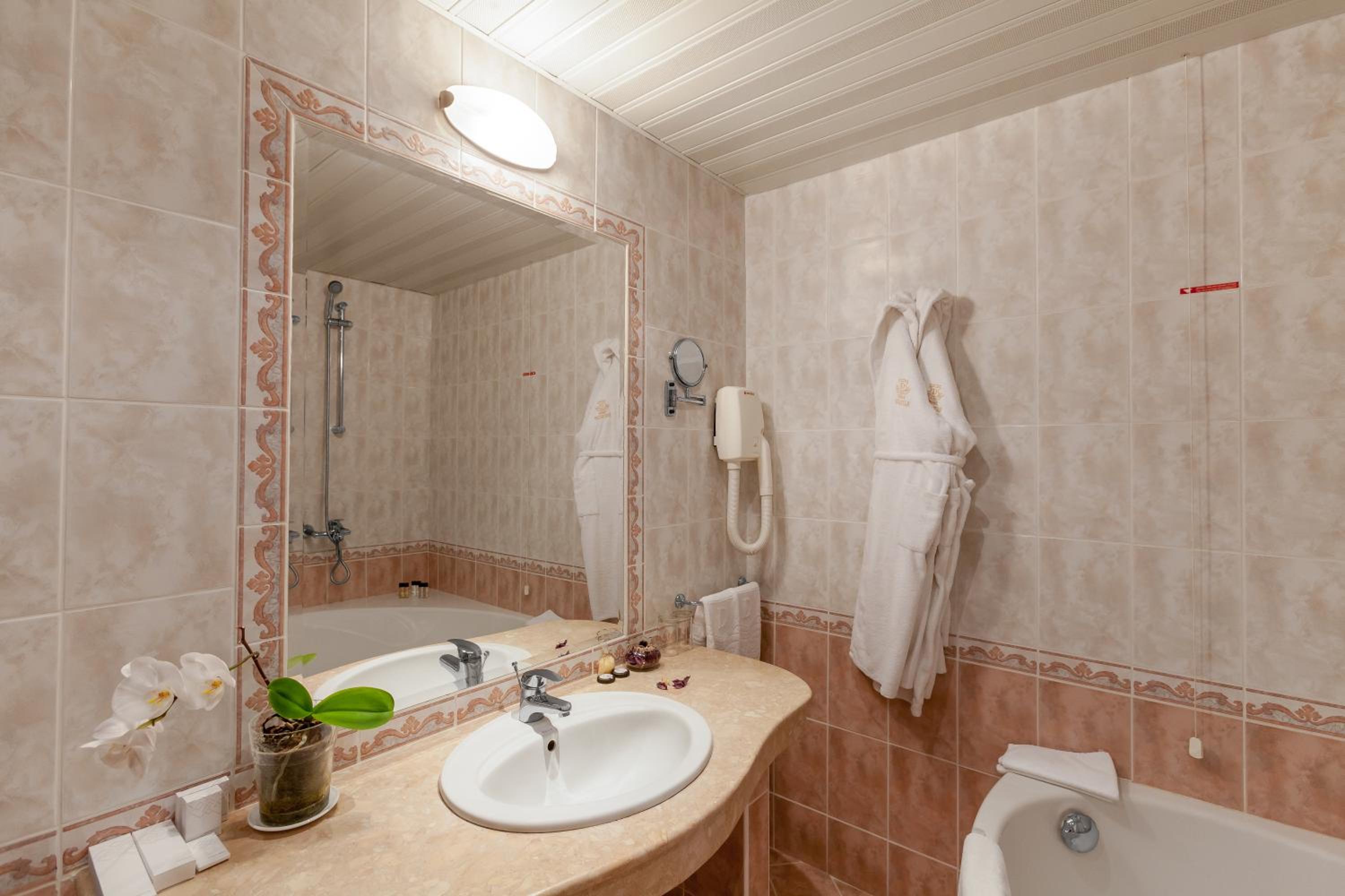 Deluxe Double Room - Photo 2