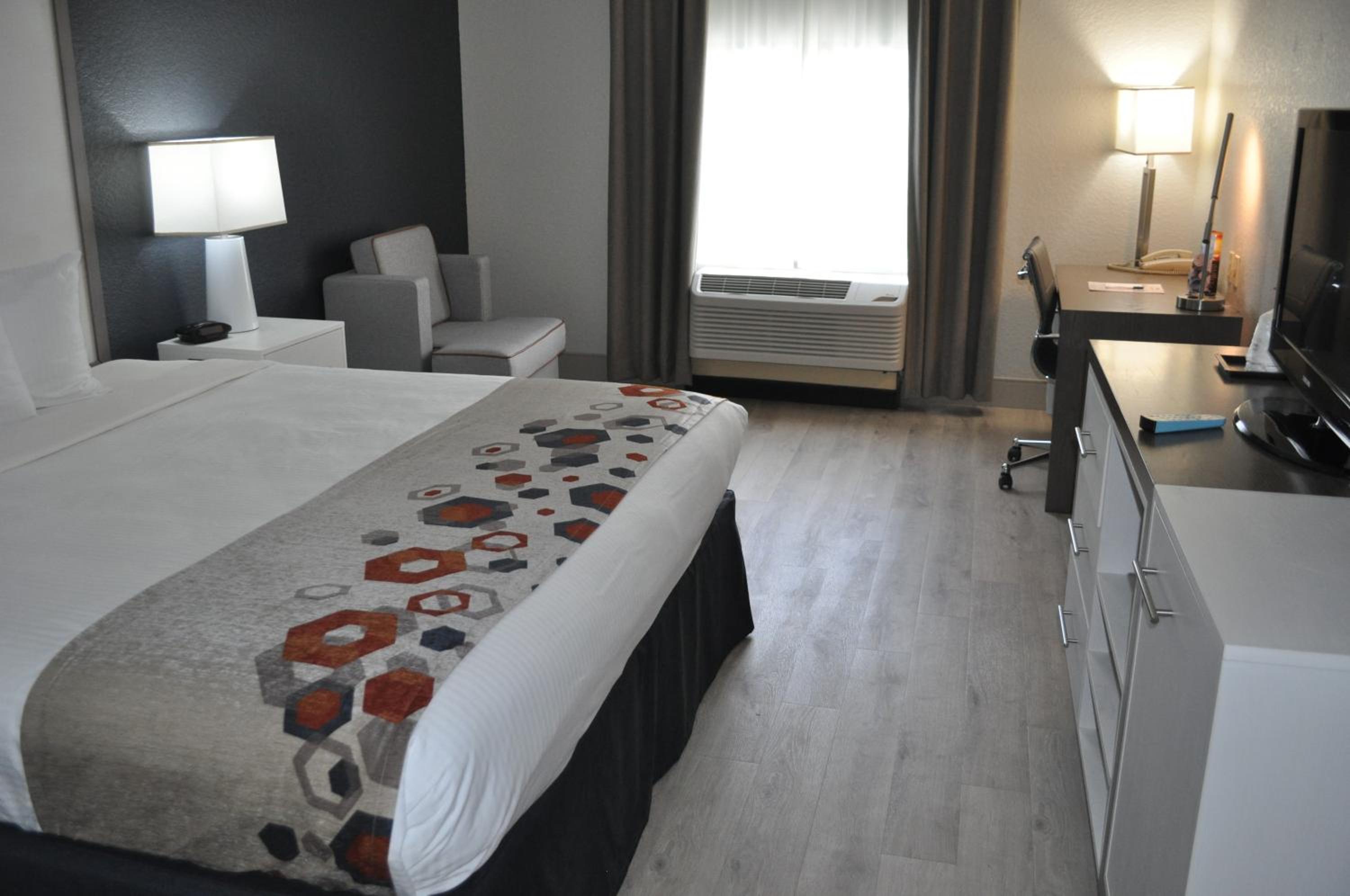 King Suite - Disability Access/Non-Smoking photo 1
