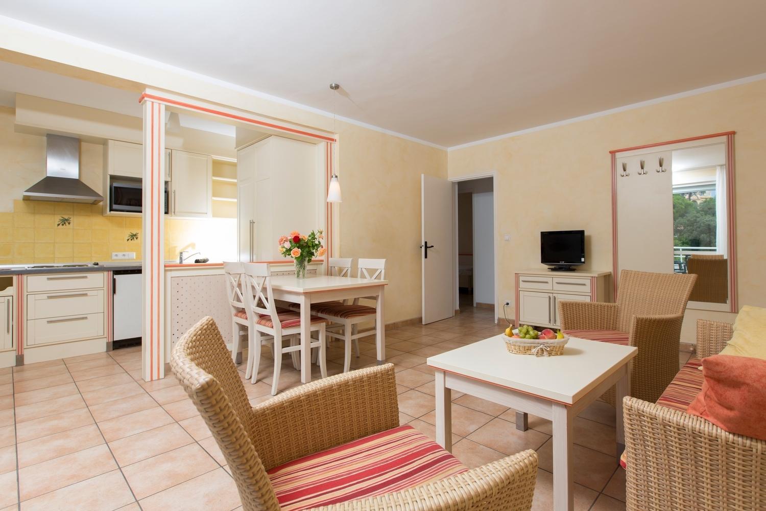 Two-Bedroom Apartment (4 Adults) with Balcony