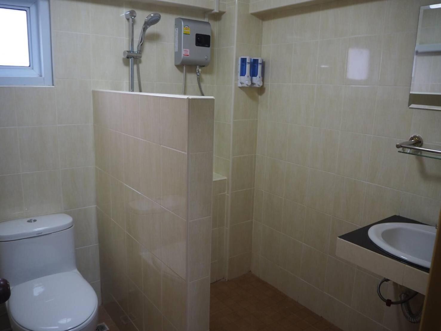 Double Room with Private Bathroom - Photo 4