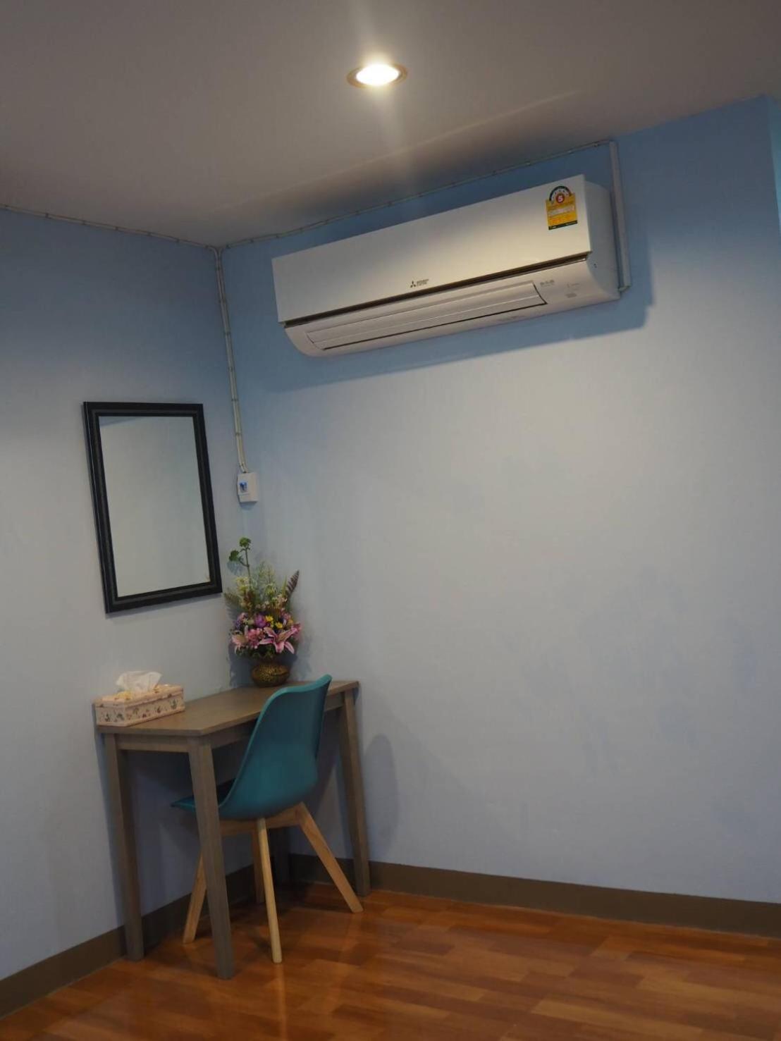 Twin Room with Bathroom - Photo 2