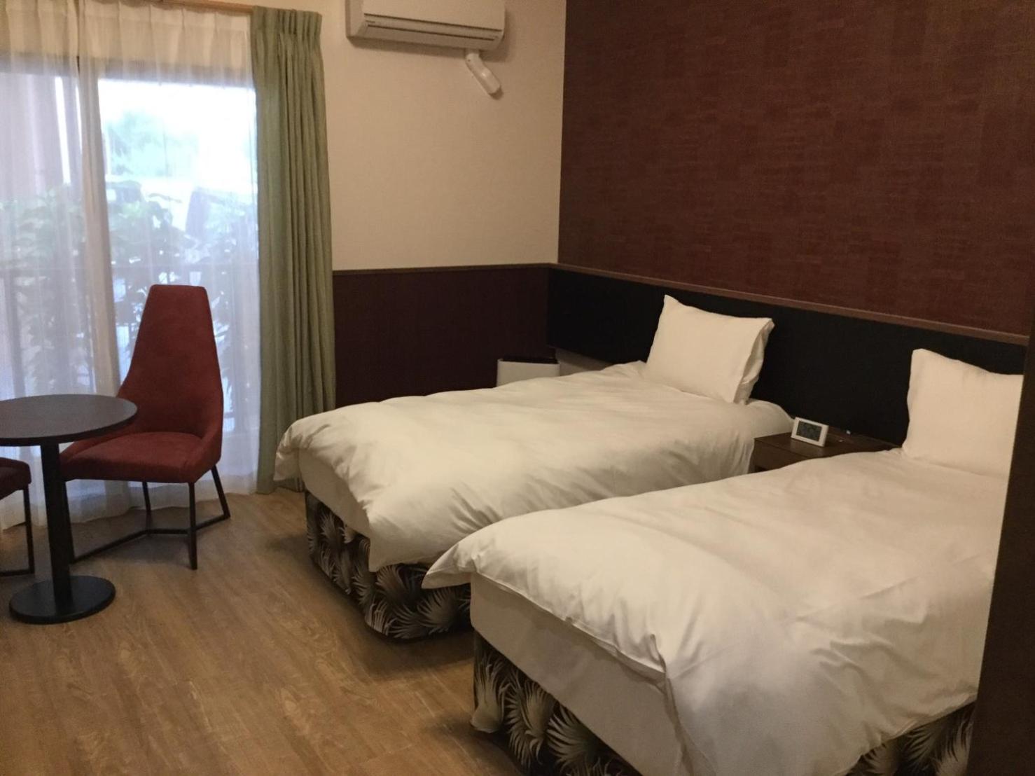 Standard Twin Room with Nonsmoking - Photo 5