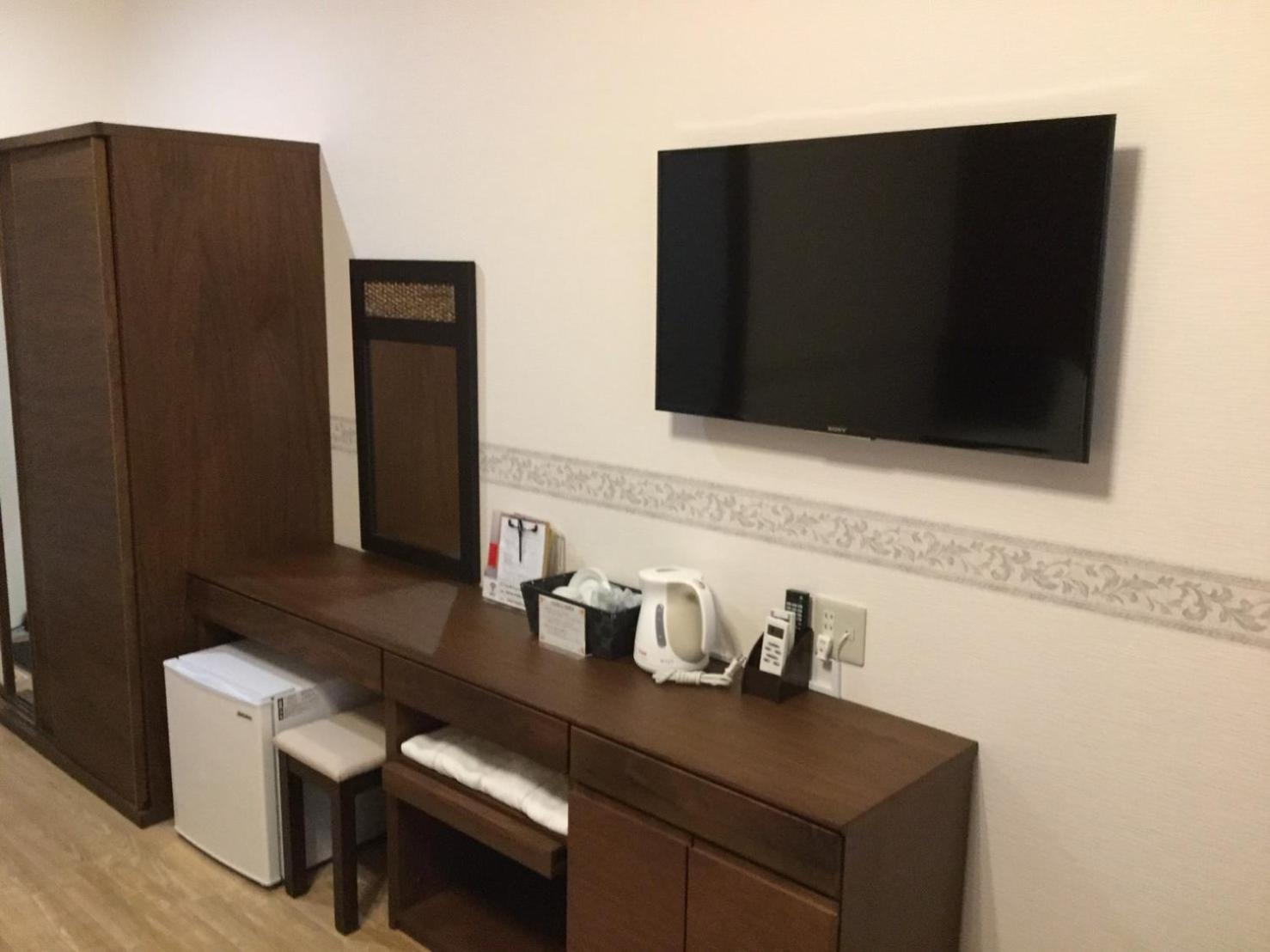 Standard Twin Room with Nonsmoking - Photo 6