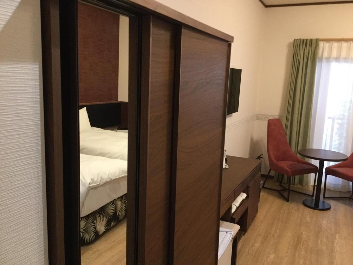 Standard Twin Room with Nonsmoking - Photo 8