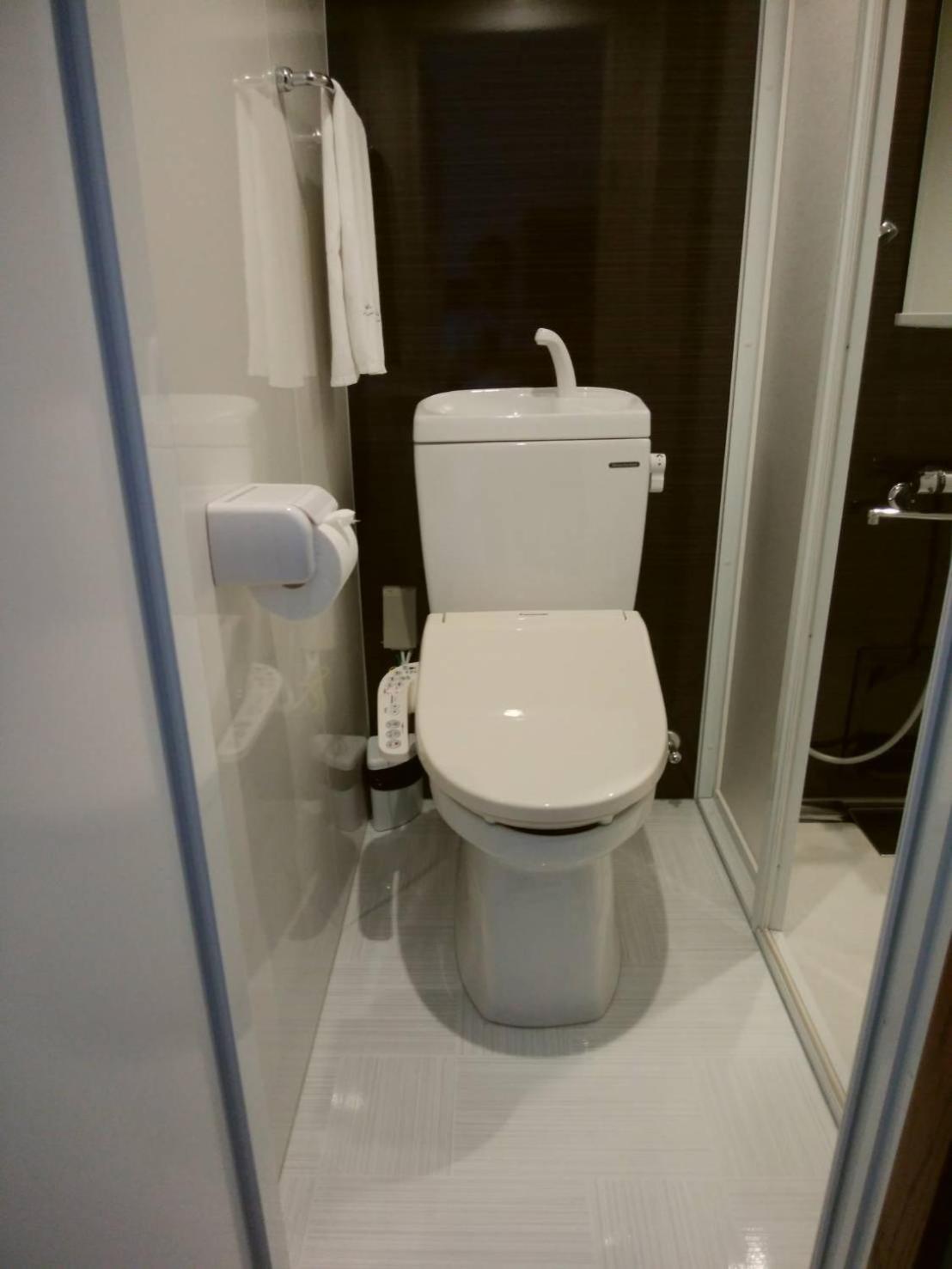 Standard Twin Room with Nonsmoking - Photo 9
