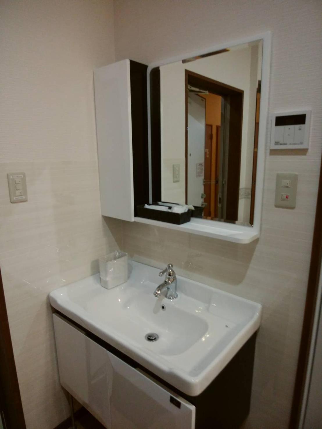 Standard Twin Room with Nonsmoking - Photo 10