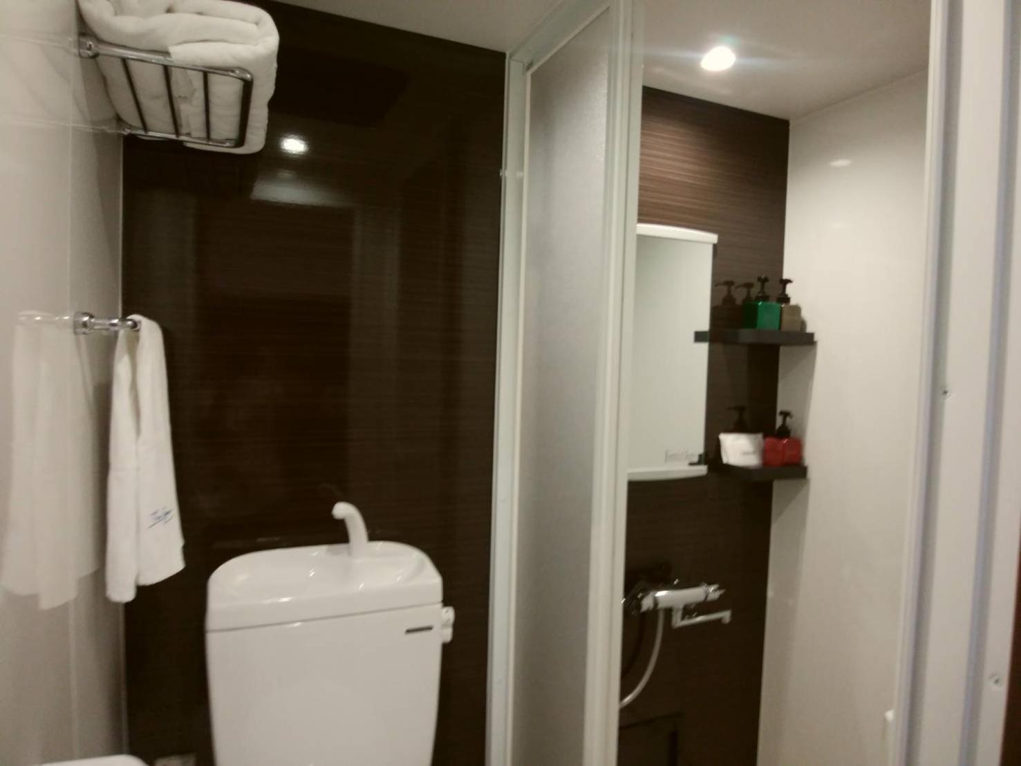 Standard Twin Room with Nonsmoking - Photo 11