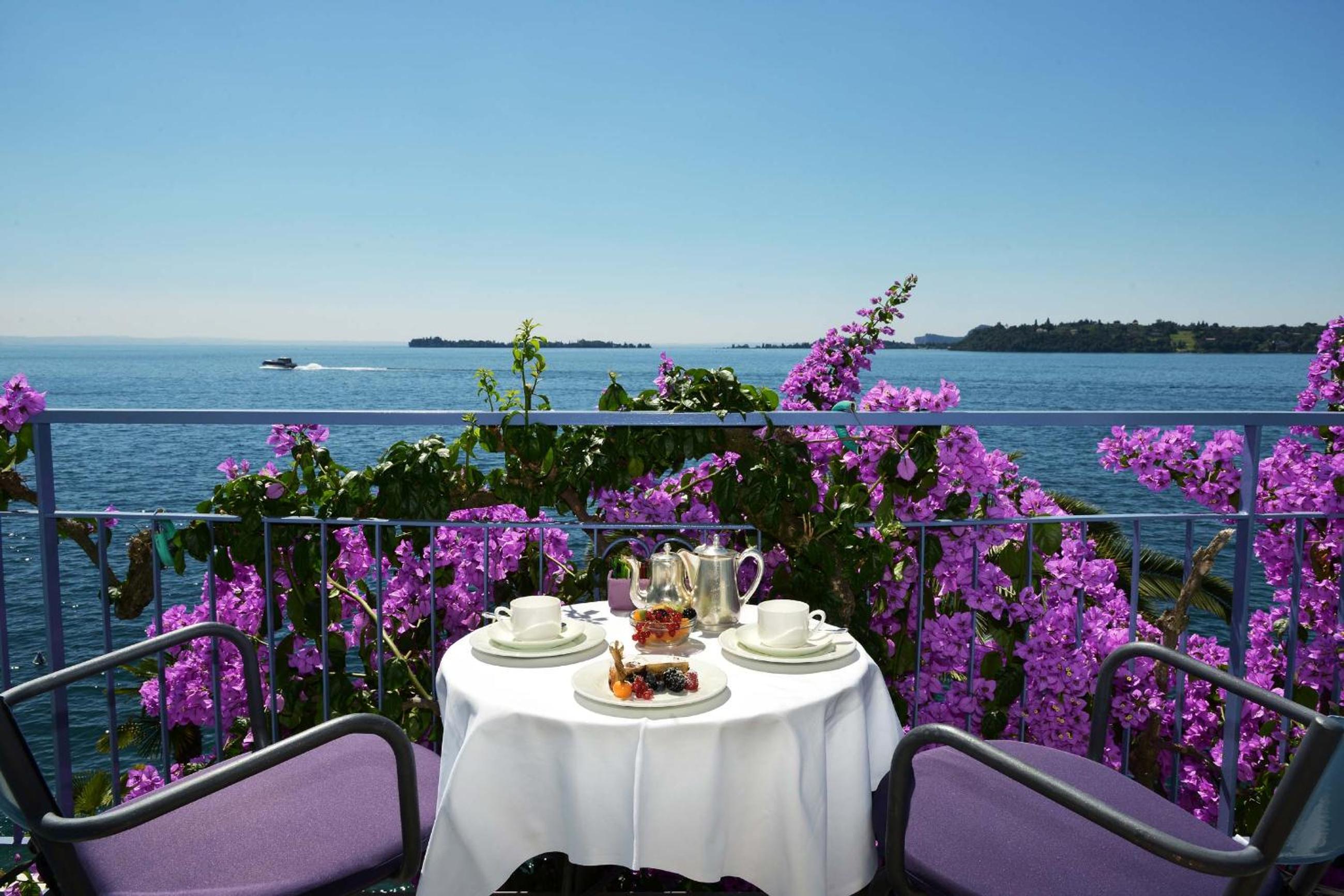 Classic Double Room with Lake view photo 3