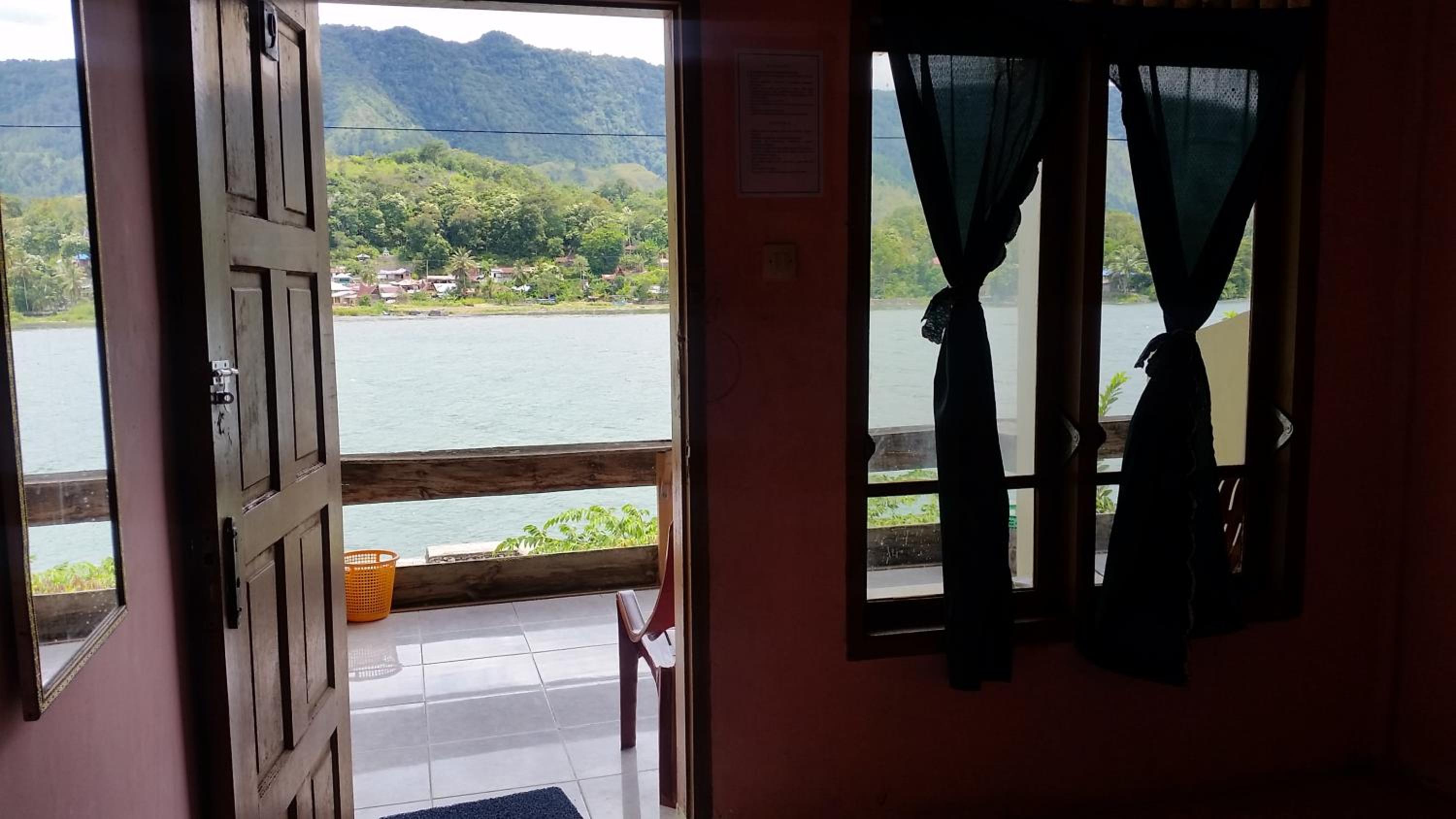 Double or Twin Room with Lake View - Photo 3