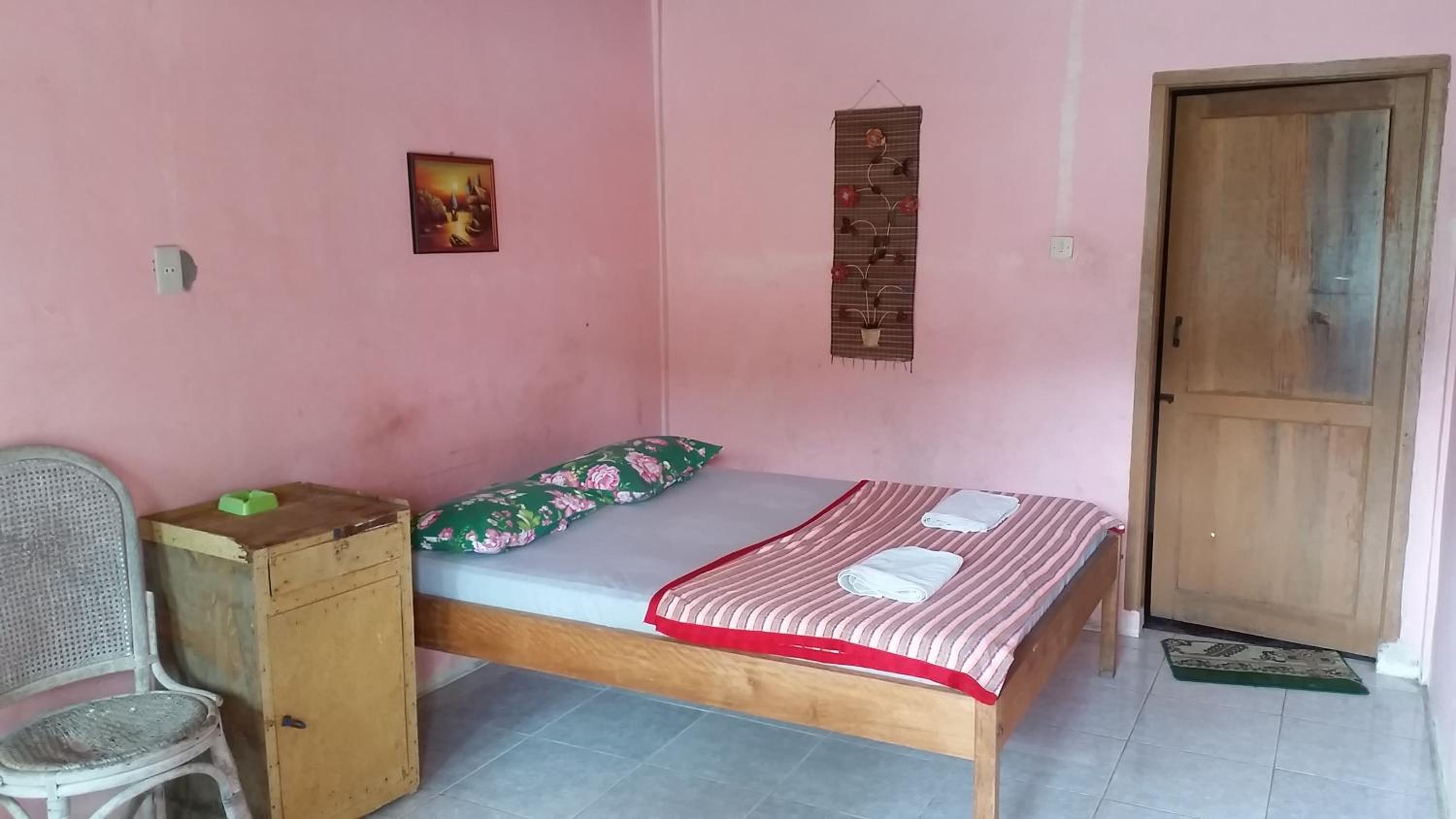 Double or Twin Room with Lake View - Photo 4
