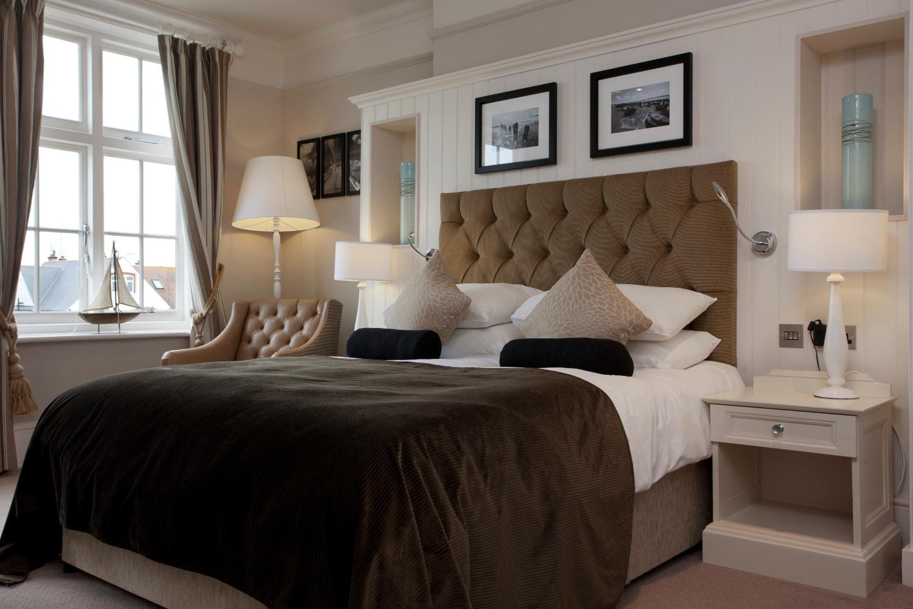 Standard Double Room with City View - Photo 2