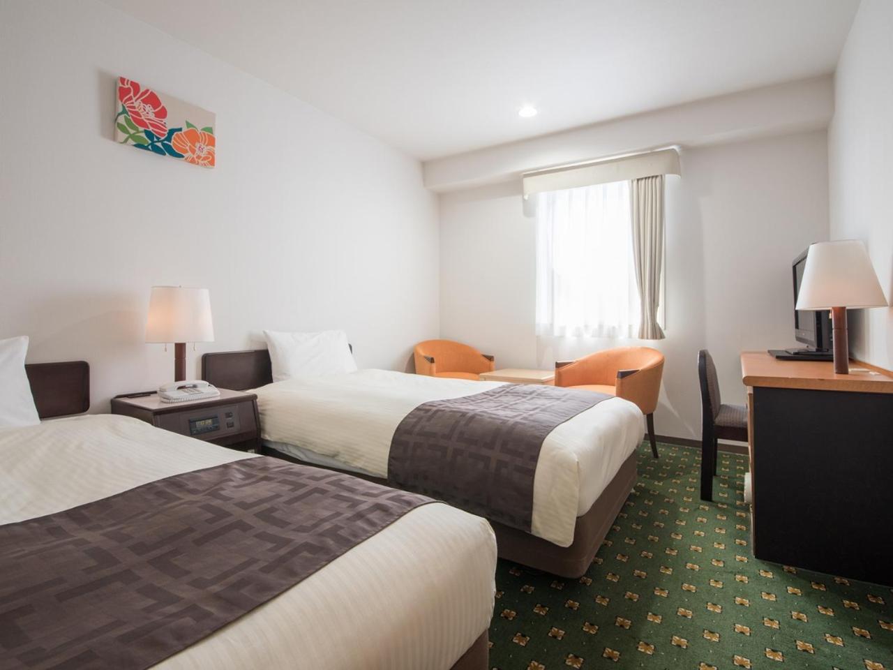 Twin Room - Non-Smoking photo 1