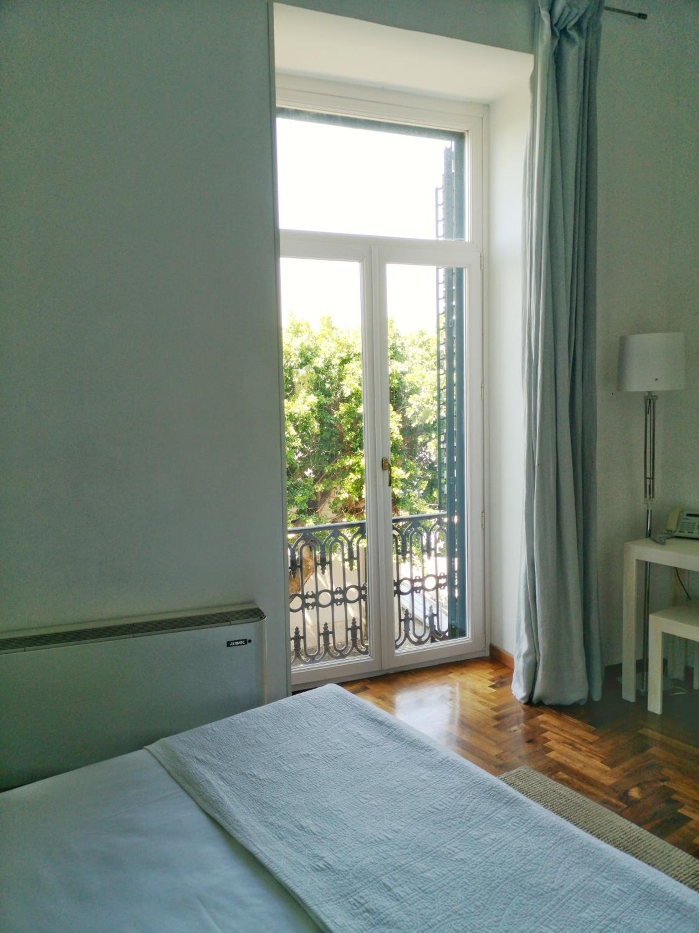 Double Room with Balcony - Photo 6